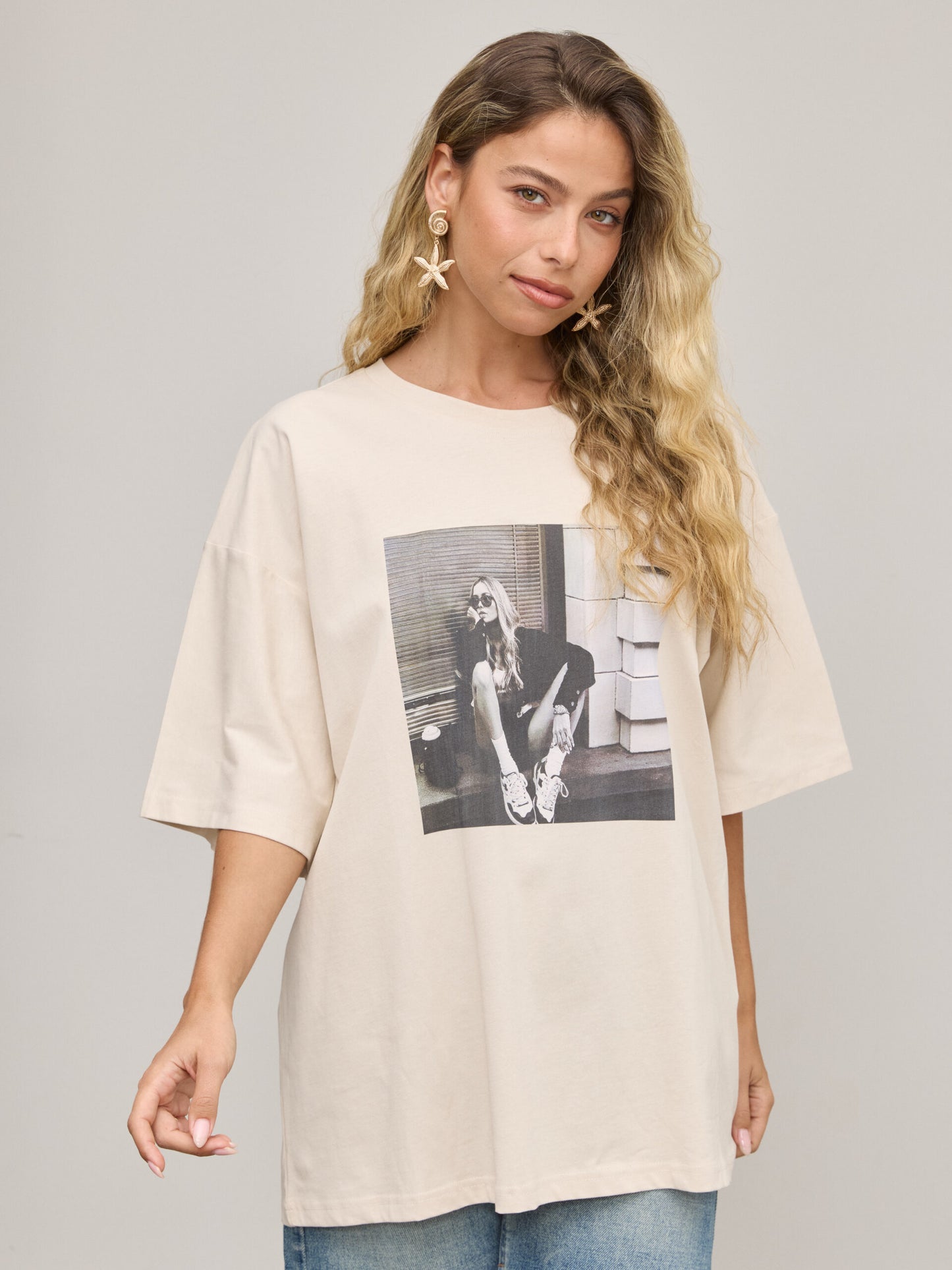 טישירט אוברסייז הדפס אייברי | בז'