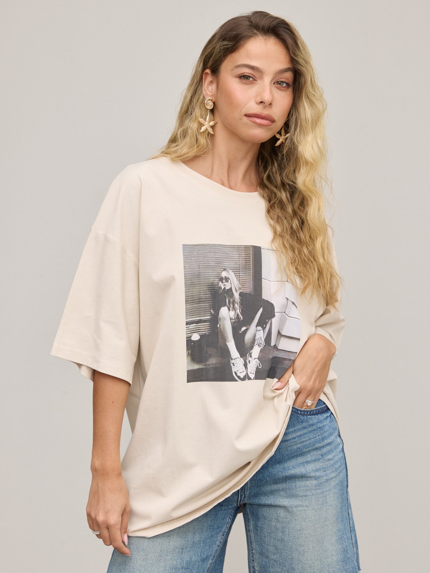 טישירט אוברסייז הדפס אייברי | בז'