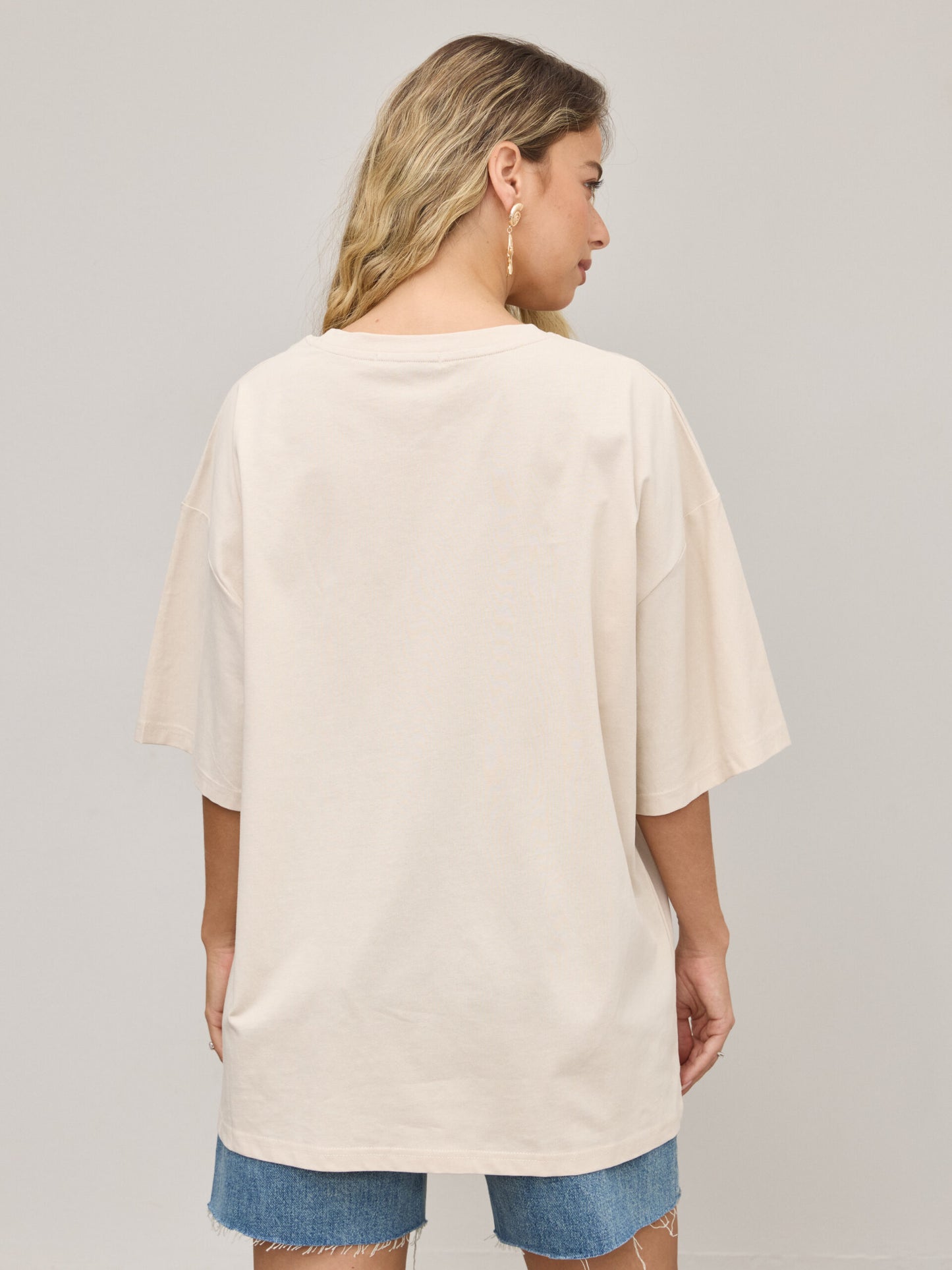 טישירט אוברסייז הדפס אייברי | בז'