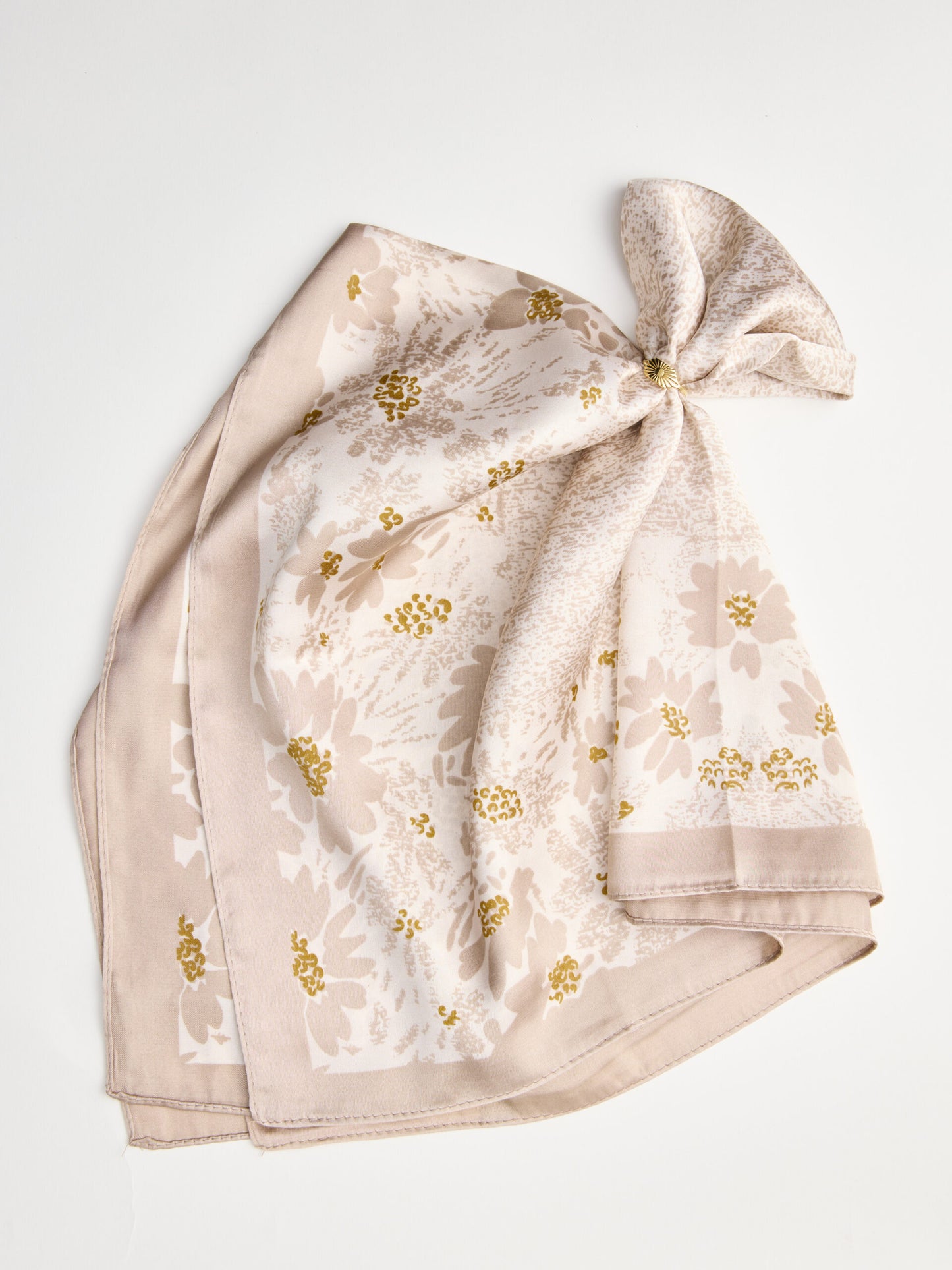 מטפחת הדפס פרחים I בז'