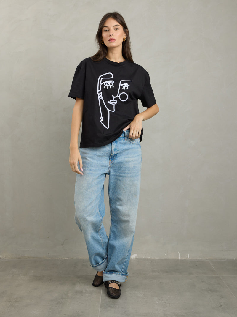 טישירט הדפס  ליז | שחור