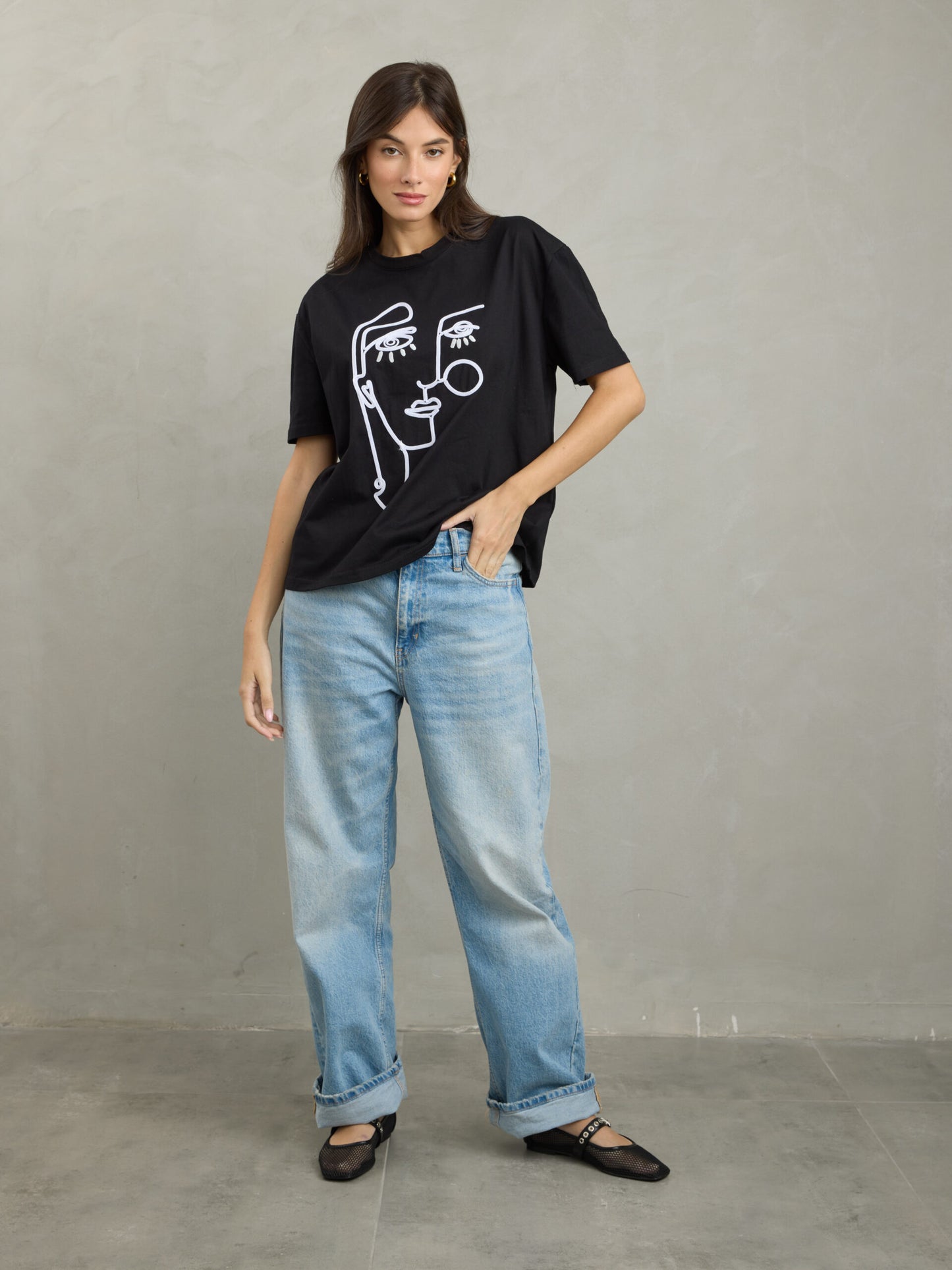 טישירט הדפס  ליז | שחור