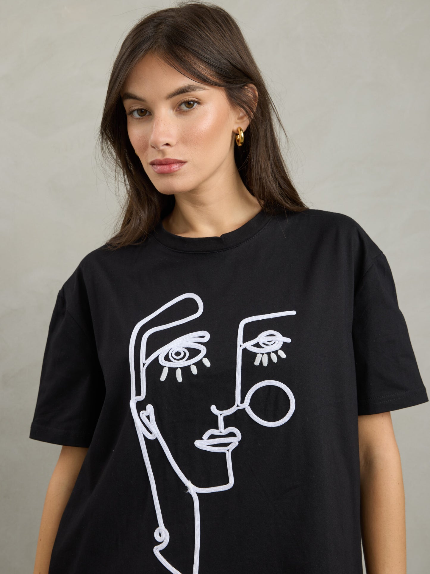 טישירט הדפס  ליז | שחור