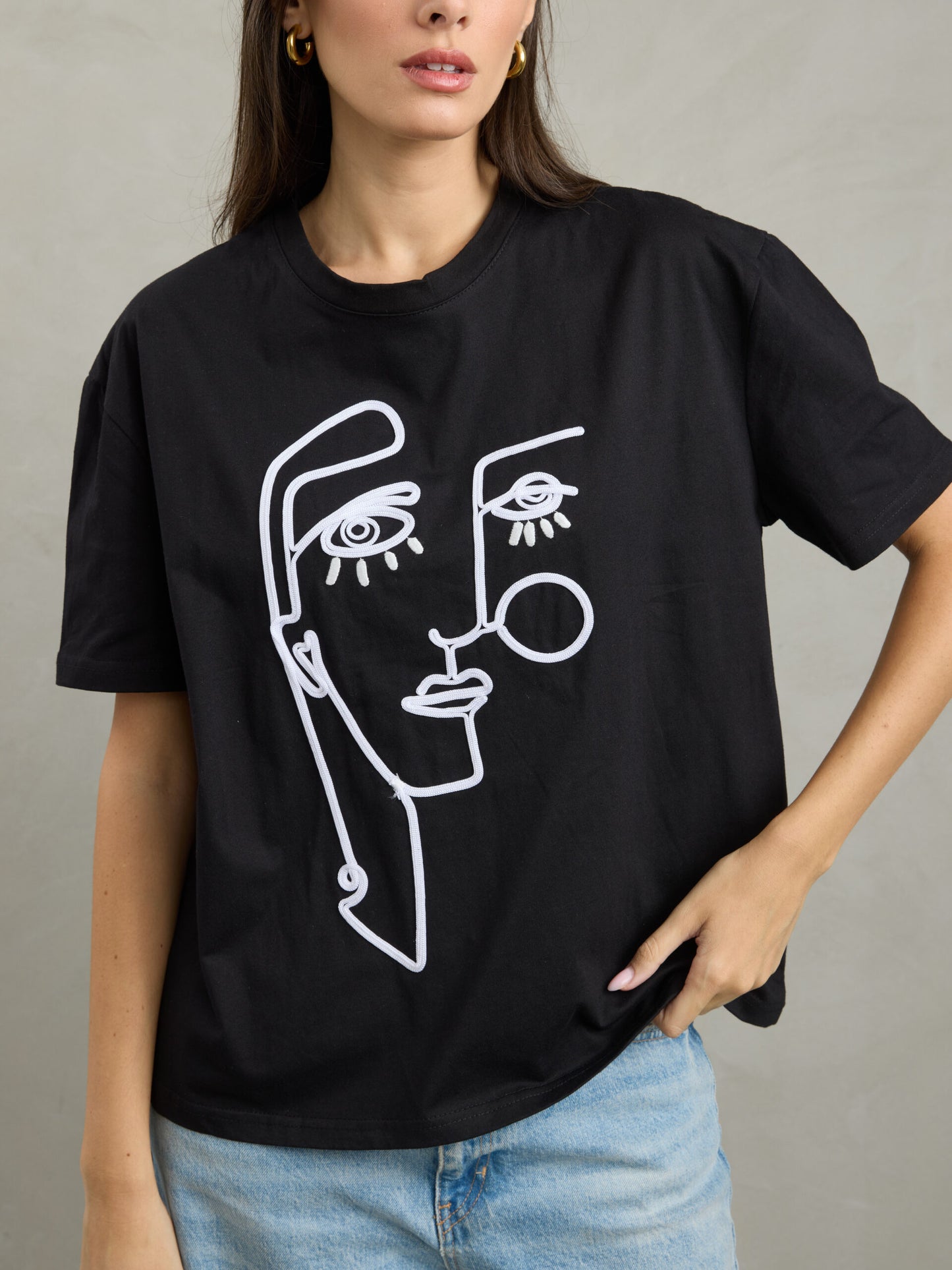 טישירט הדפס  ליז | שחור