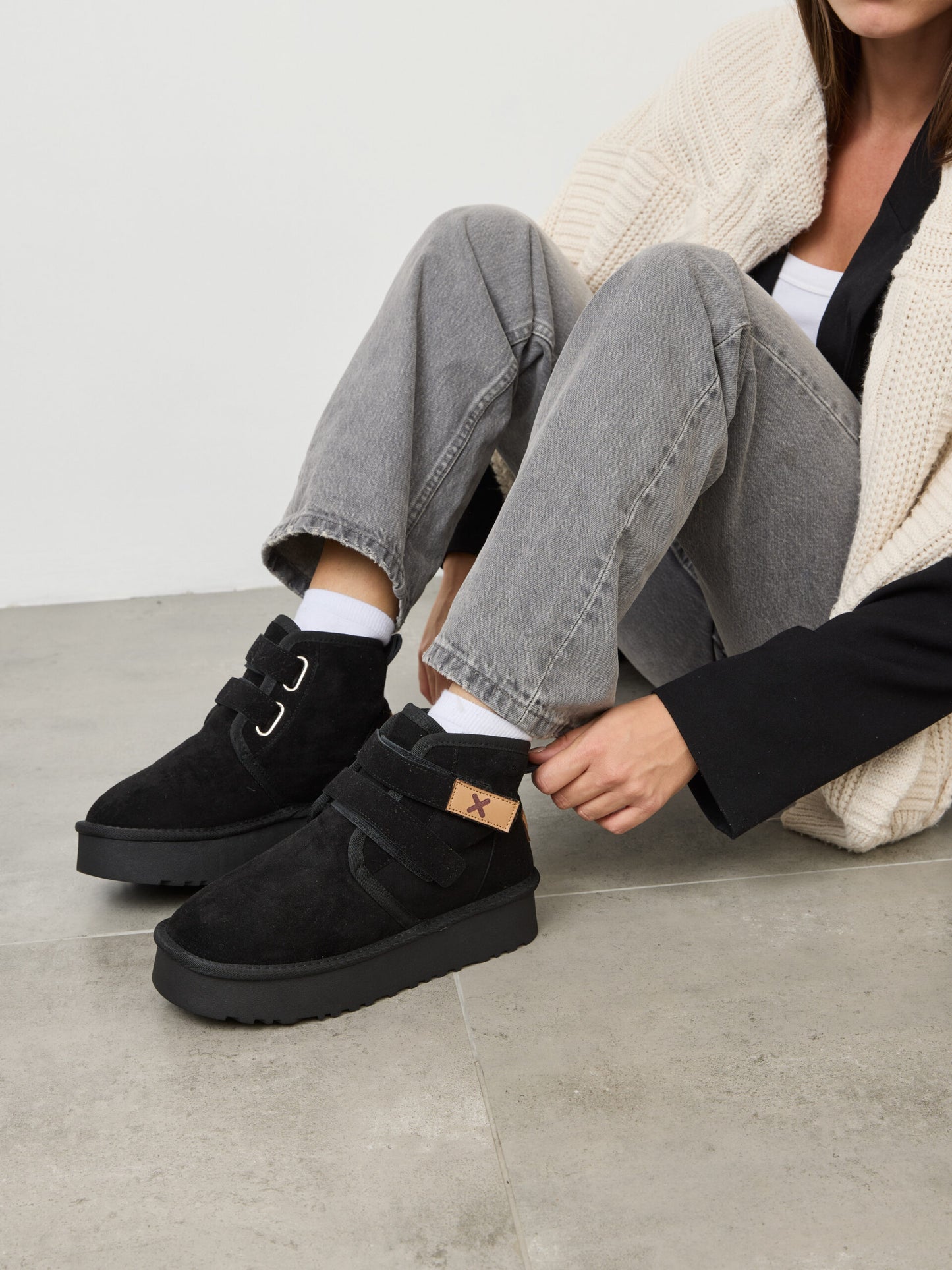 מגפוני פרווה סקוץ' סטורם | שחור