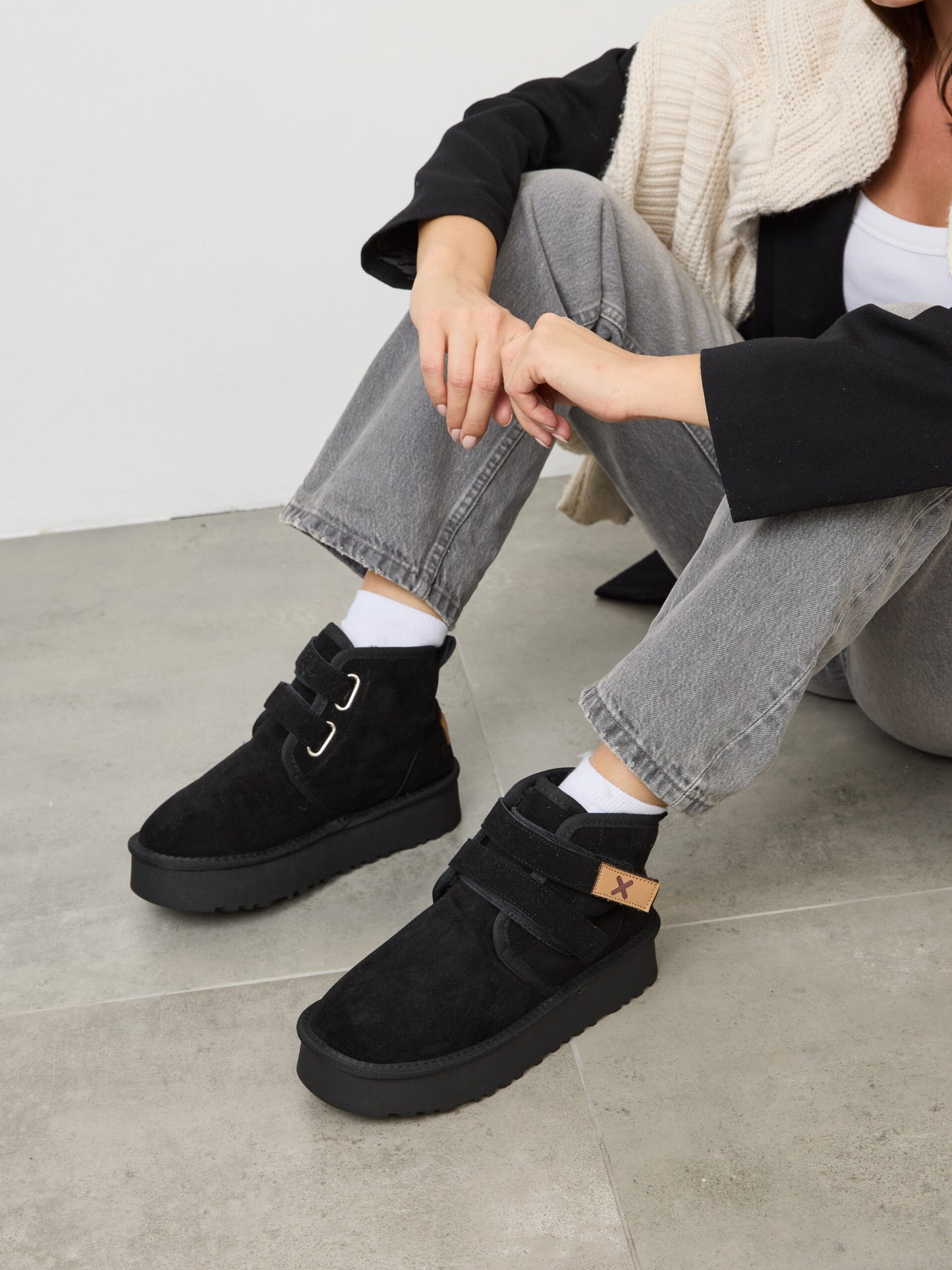 מגפוני פרווה סקוץ' סטורם | שחור