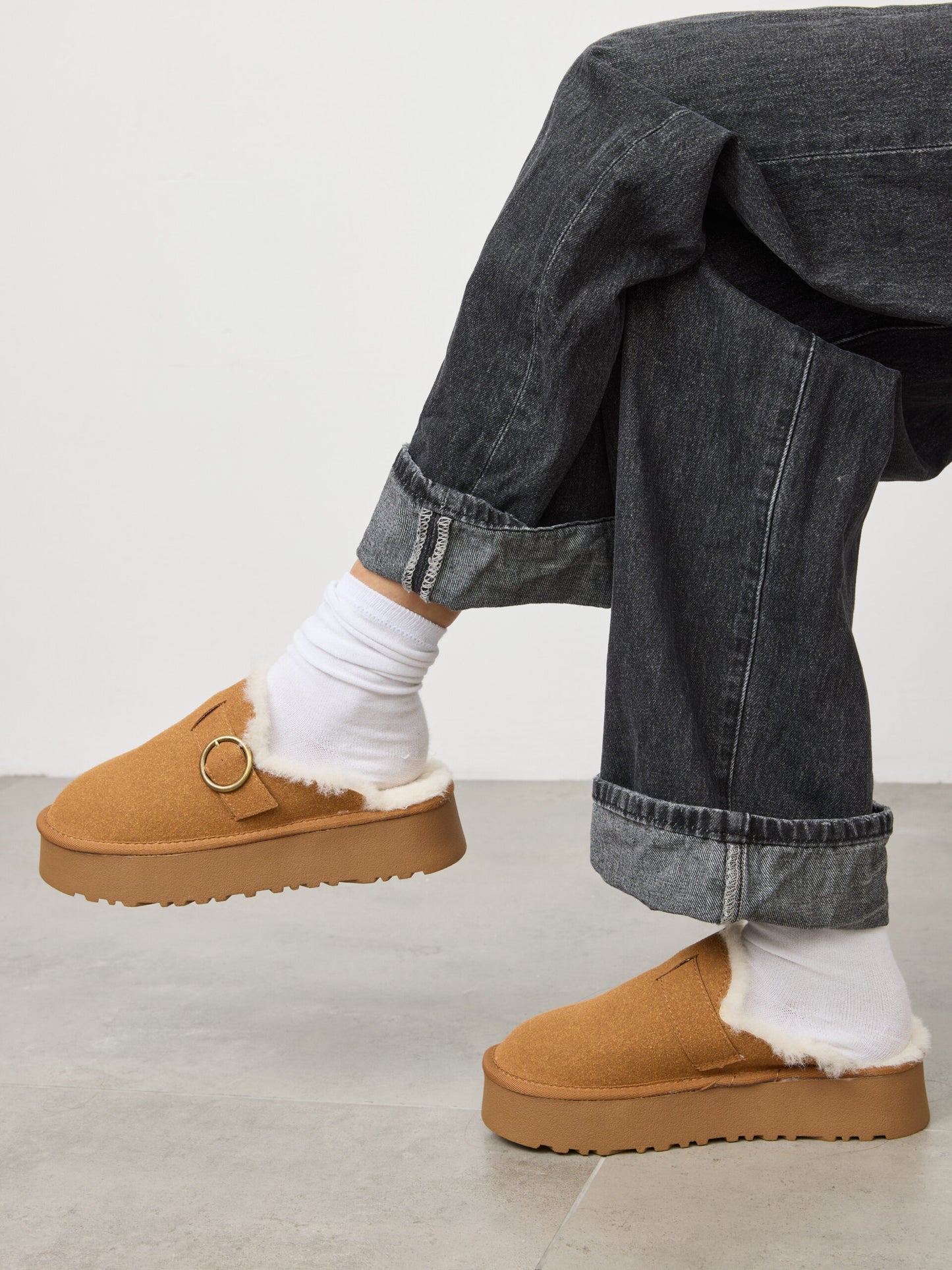 כפכפי פרווה אבזם אסטריד | קאמל