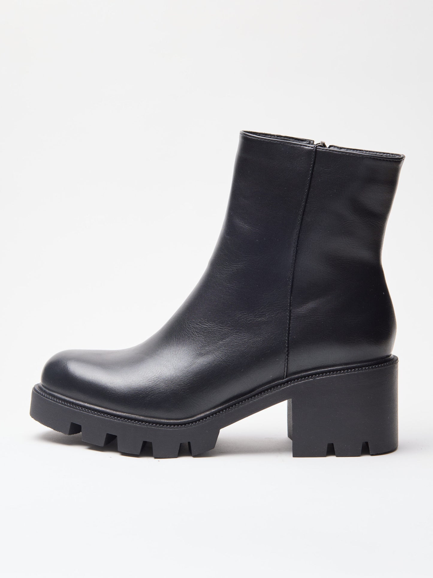 מגפוני סוליית טרקטור עקב רונאן | שחור