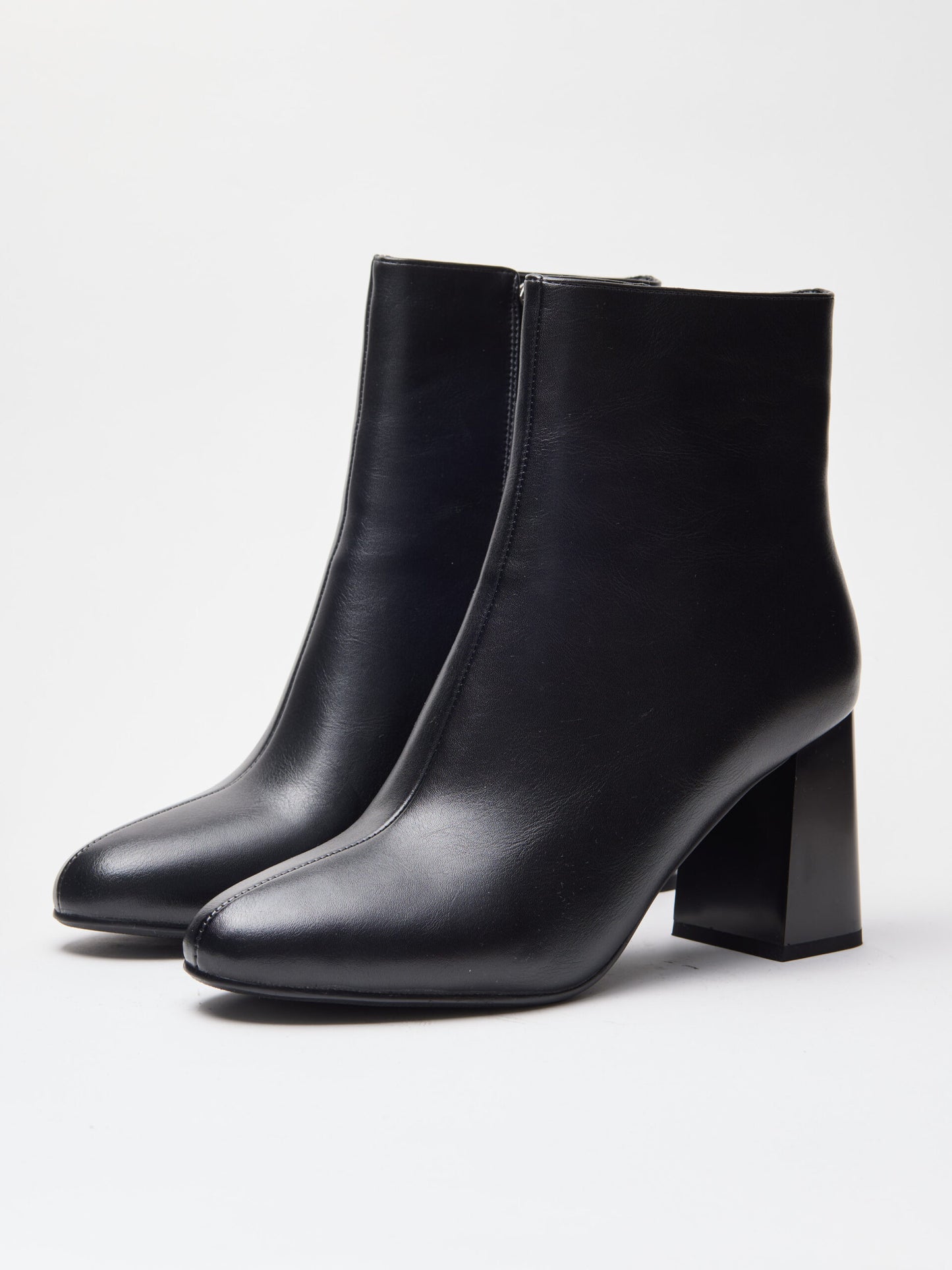 מגפוני עקב סוזן | שחור