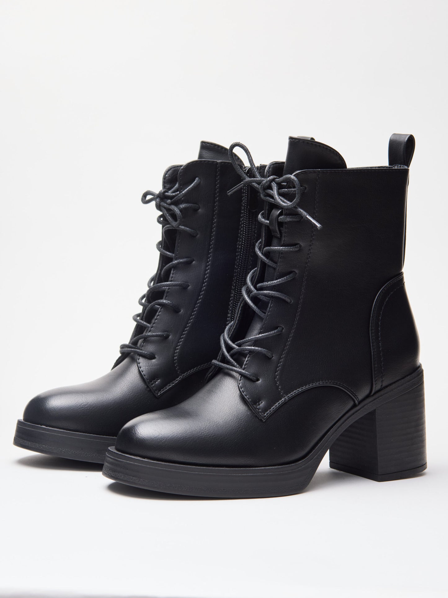 מגפוני עקב שרוכים הולדן | שחור