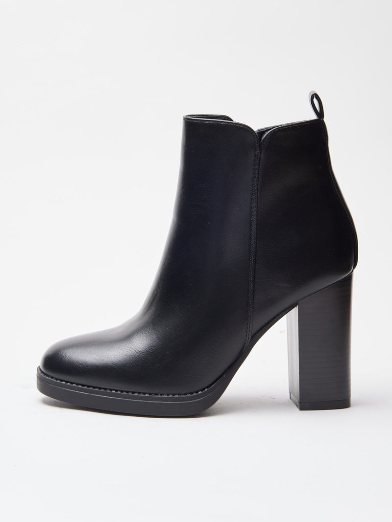 מגפוני עקב קיארה | שחור