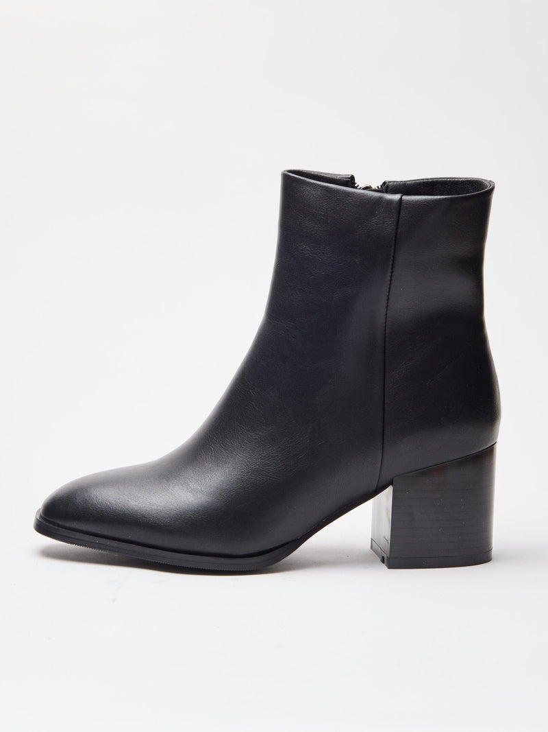 מגפוני עקב סבין | שחור