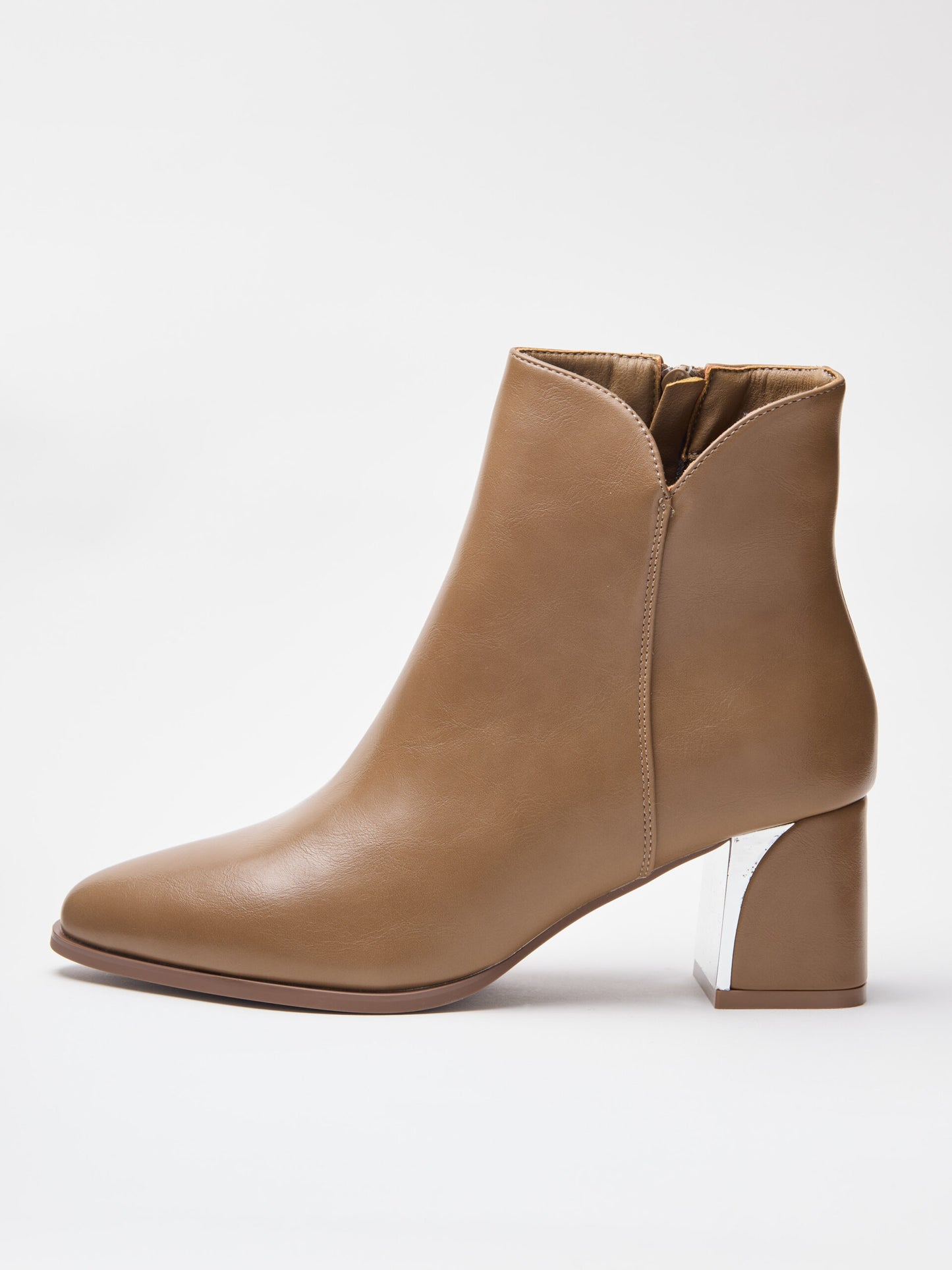 מגפוני עקב בריאנה | חאקי