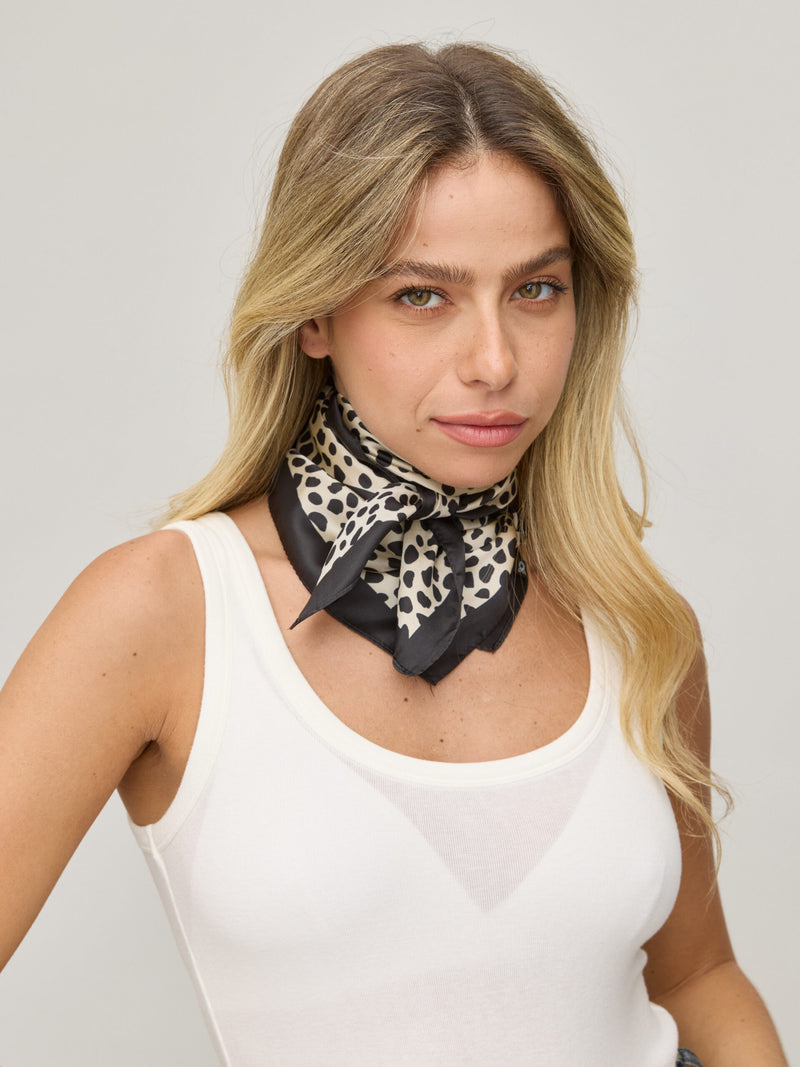 מטפחת הדפס חברבורות I שחור