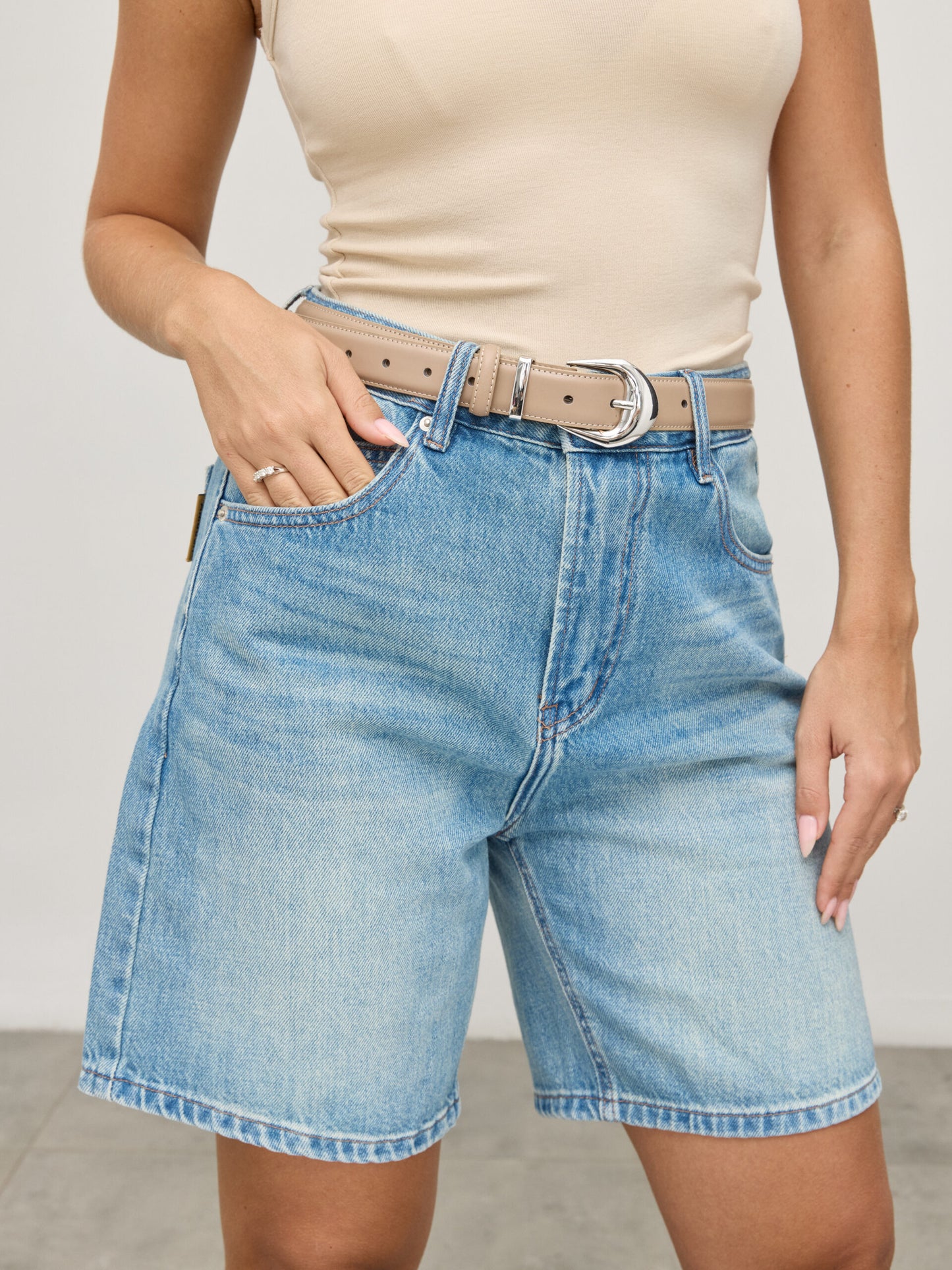 חגורת אנדרו | בז'