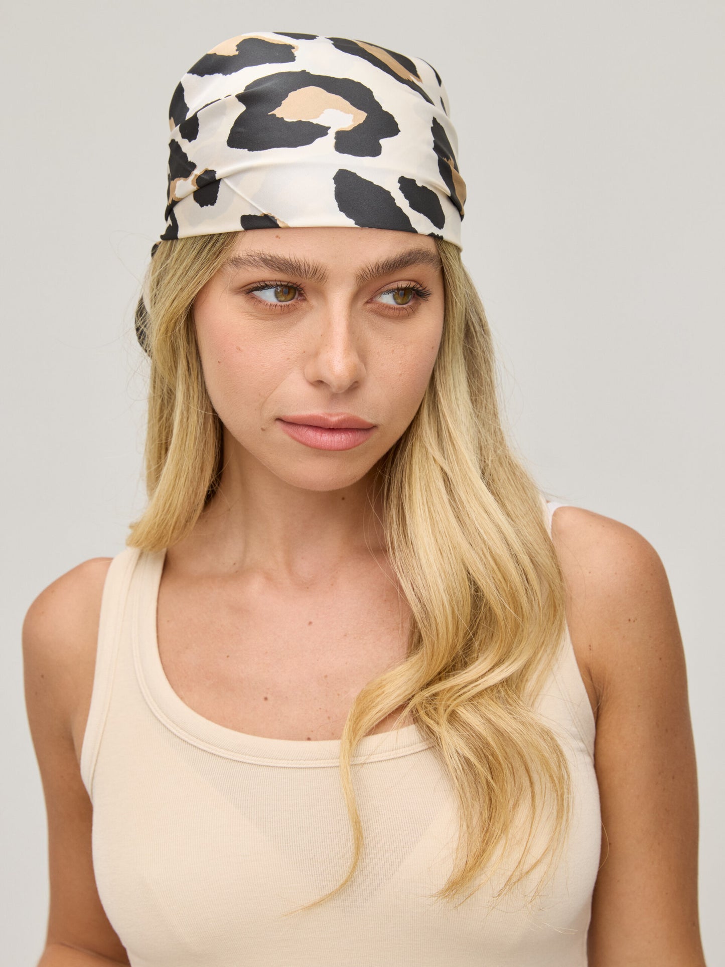 מטפחת הדפס מנומר I שחור