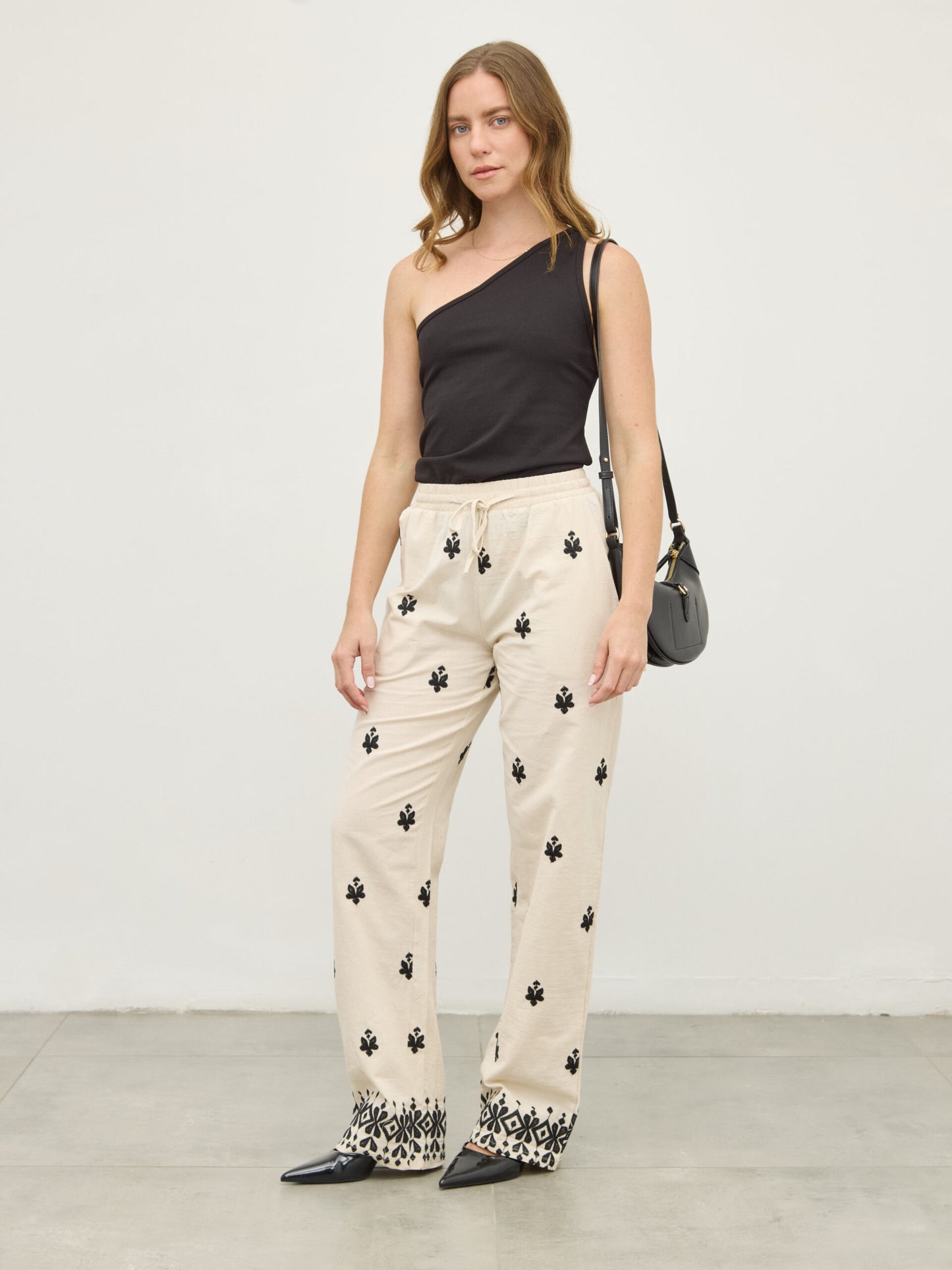 מכנסי פשתן רקמה ליה | שחור