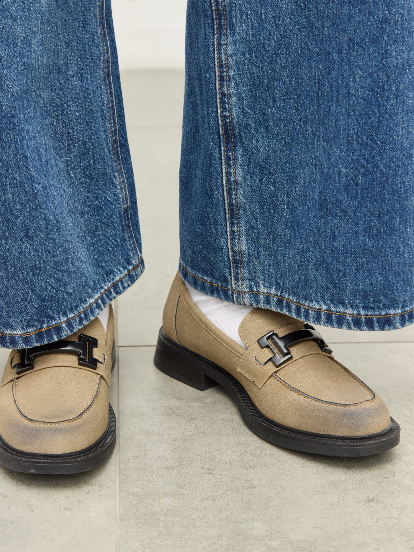 מוקסין דמוי זמש אבזם מורגן | חאקי