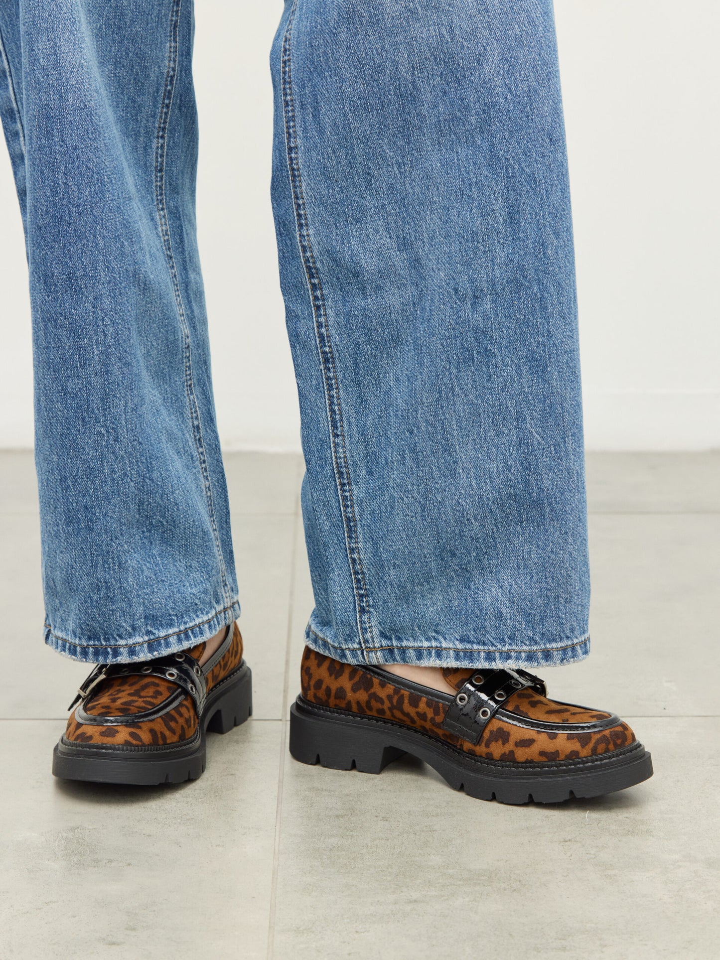 מוקסין אבזם מאנון | מנומר