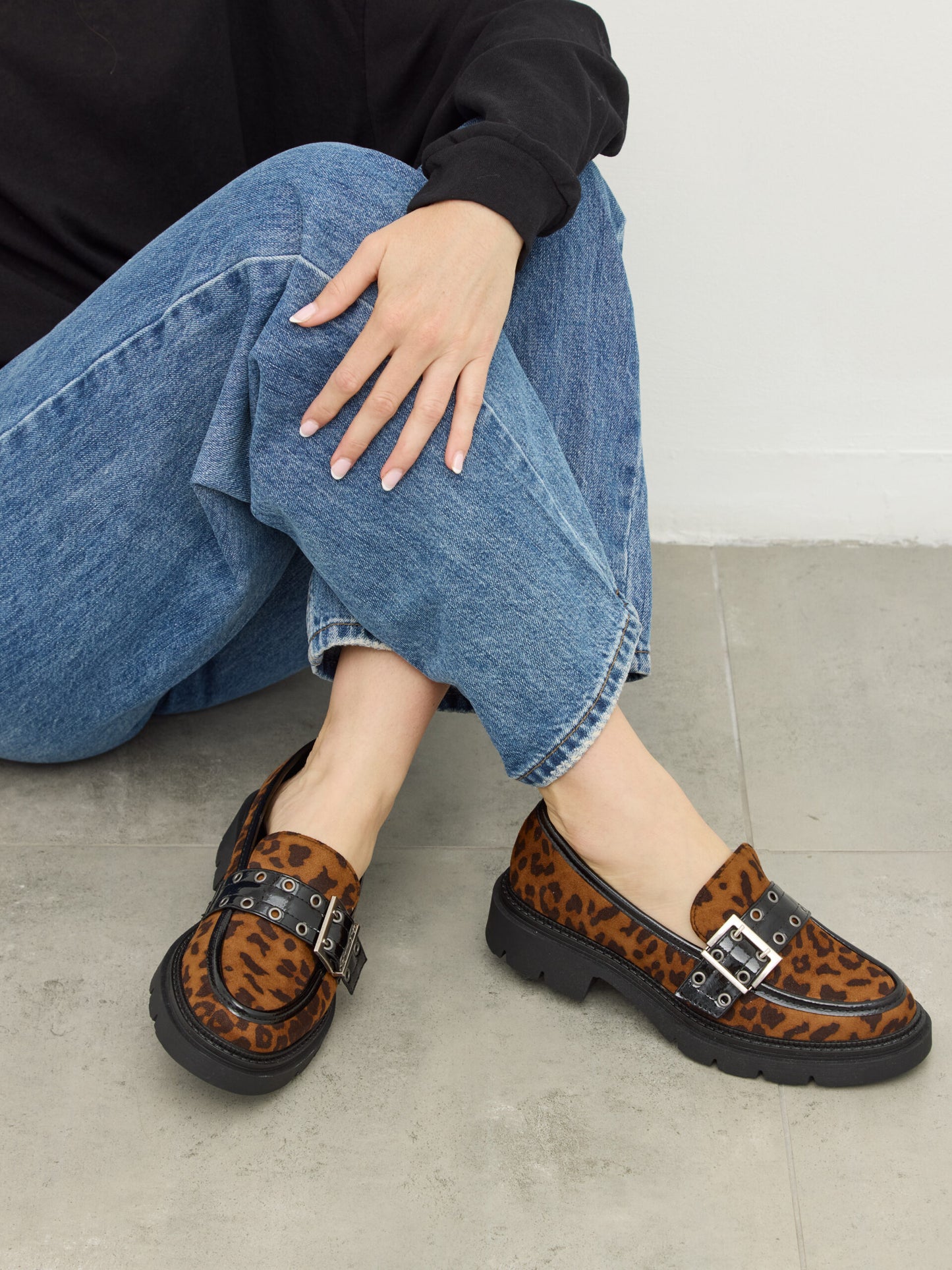 מוקסין אבזם מאנון | מנומר