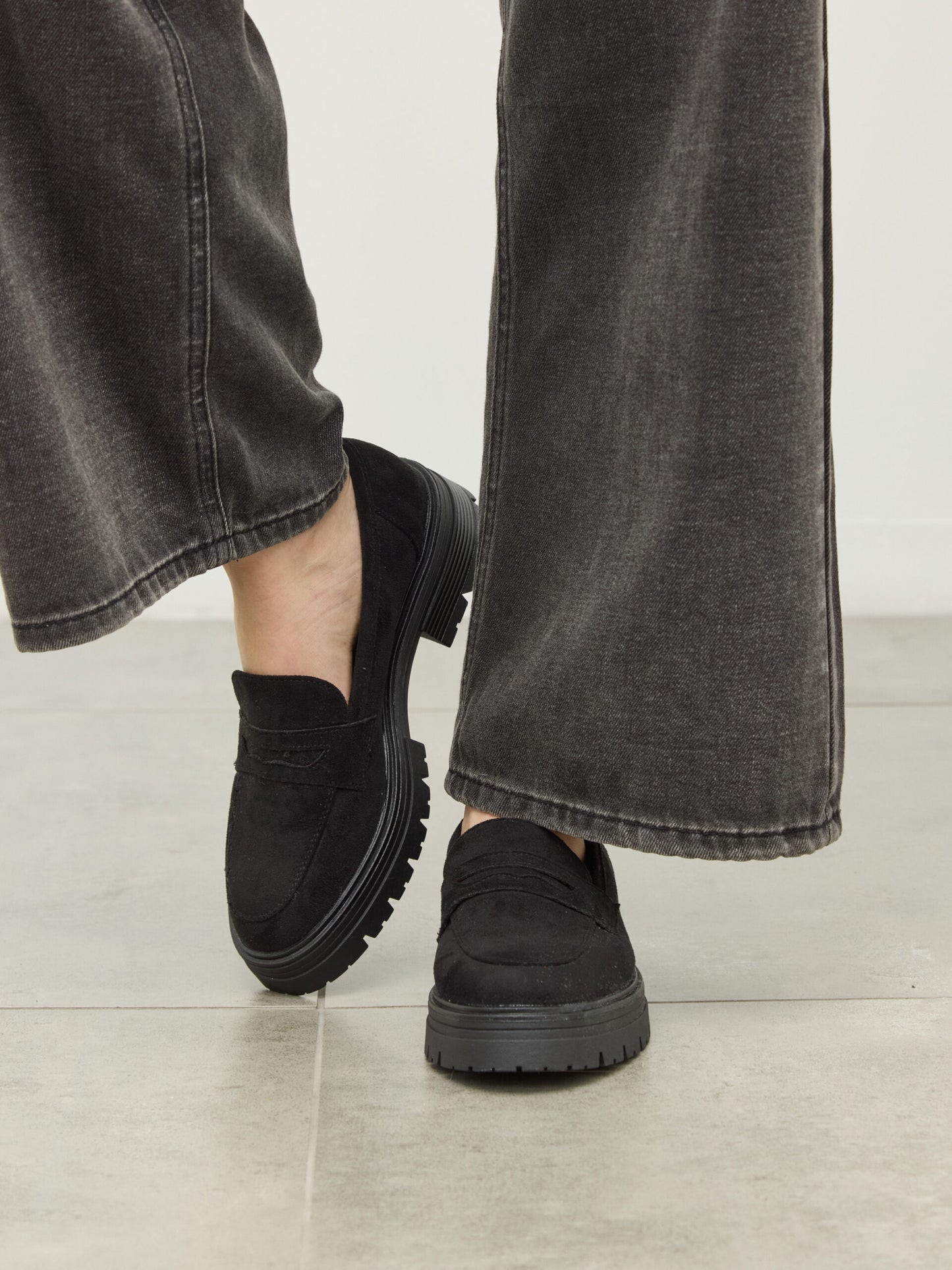 מוקסין דמוי זמש גיטה | שחור