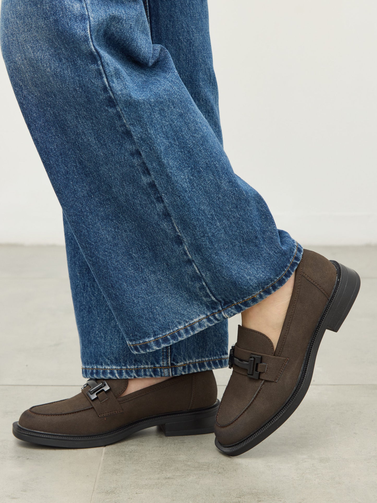 מוקסין דמוי זמש אבזם מורגן | חום