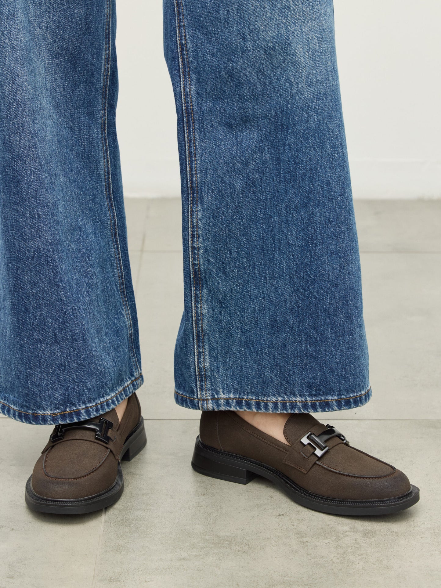 מוקסין דמוי זמש אבזם מורגן | חום