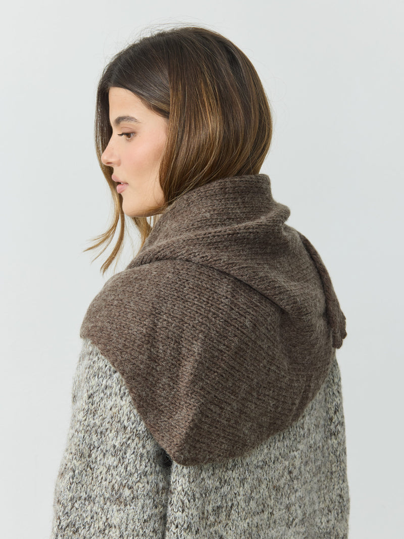 צעיף סרוג משולש | חום