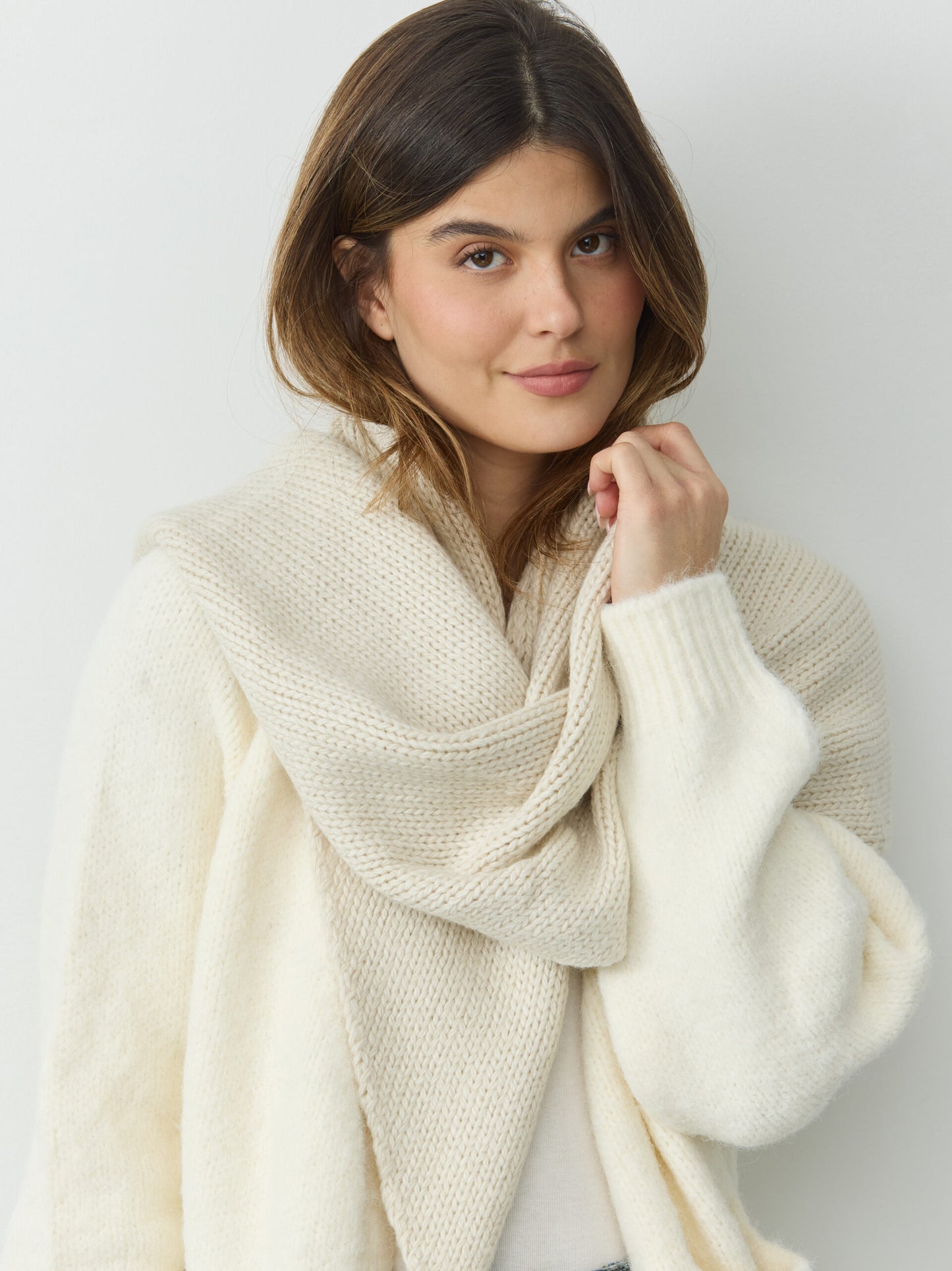 צעיף סרוג משולש | בז'