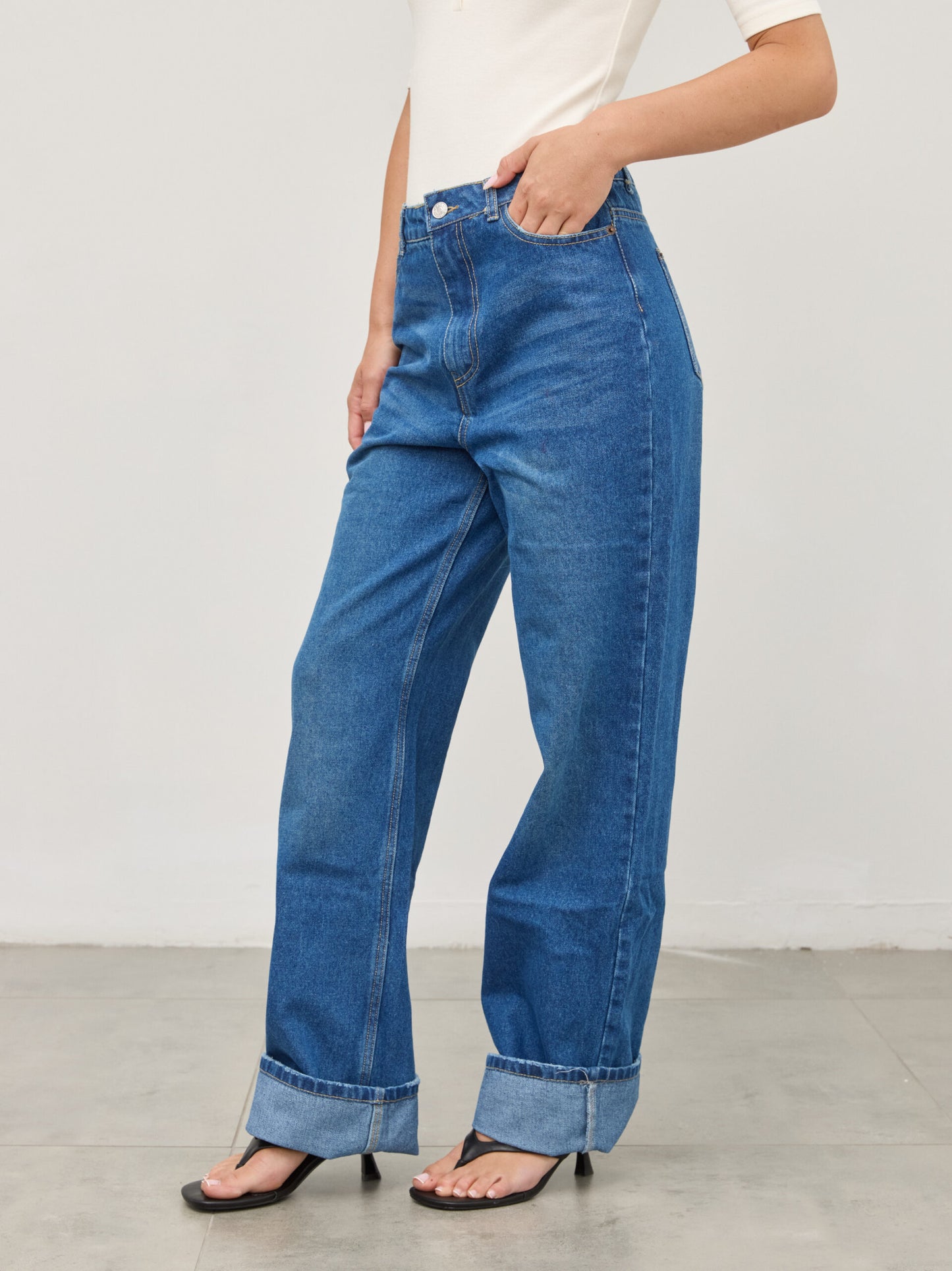 ג'ינס בגיזרה ישרה רוברט | כחול כהה