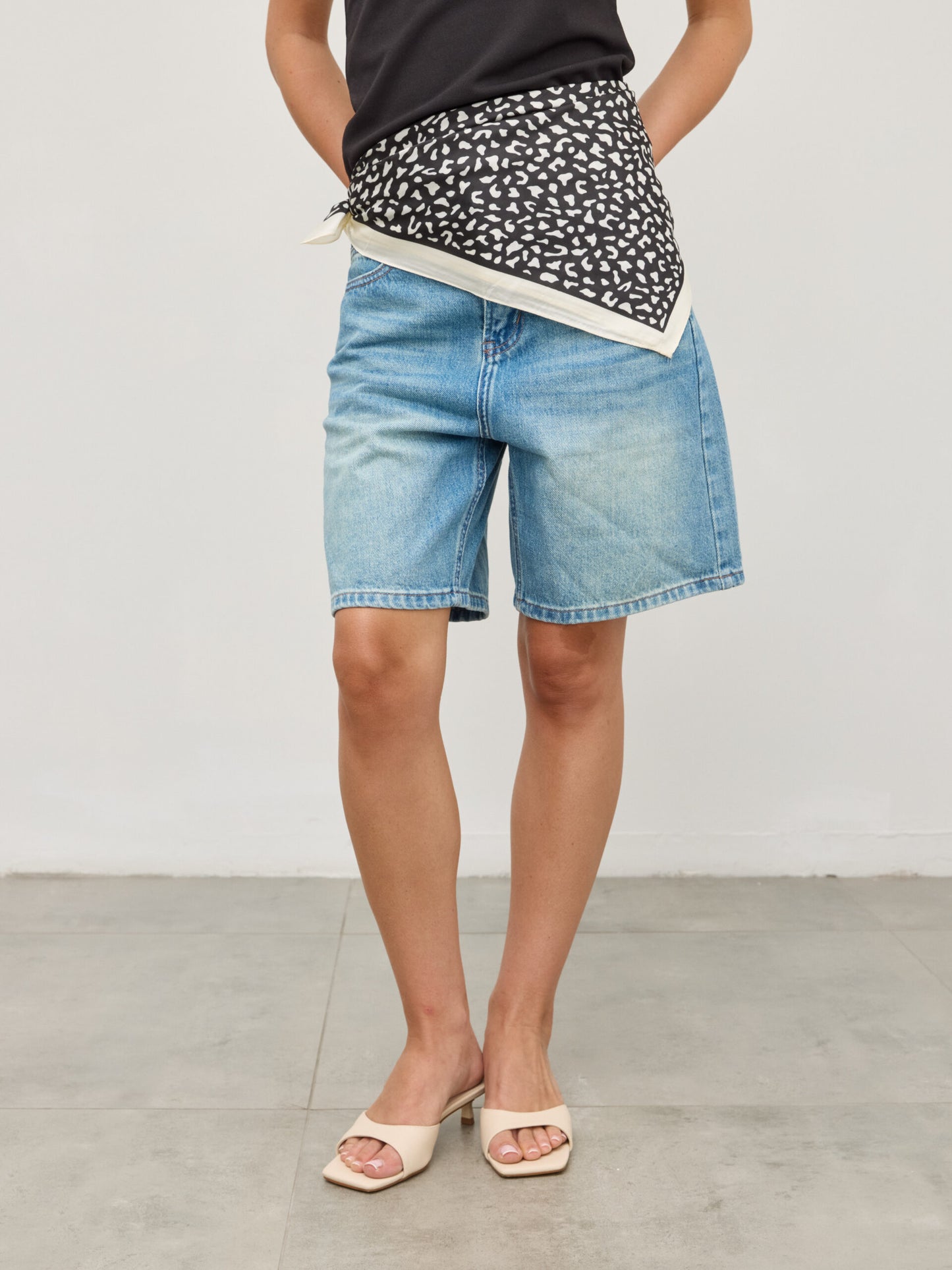 מטפחת הדפס חברבורות I שמנת