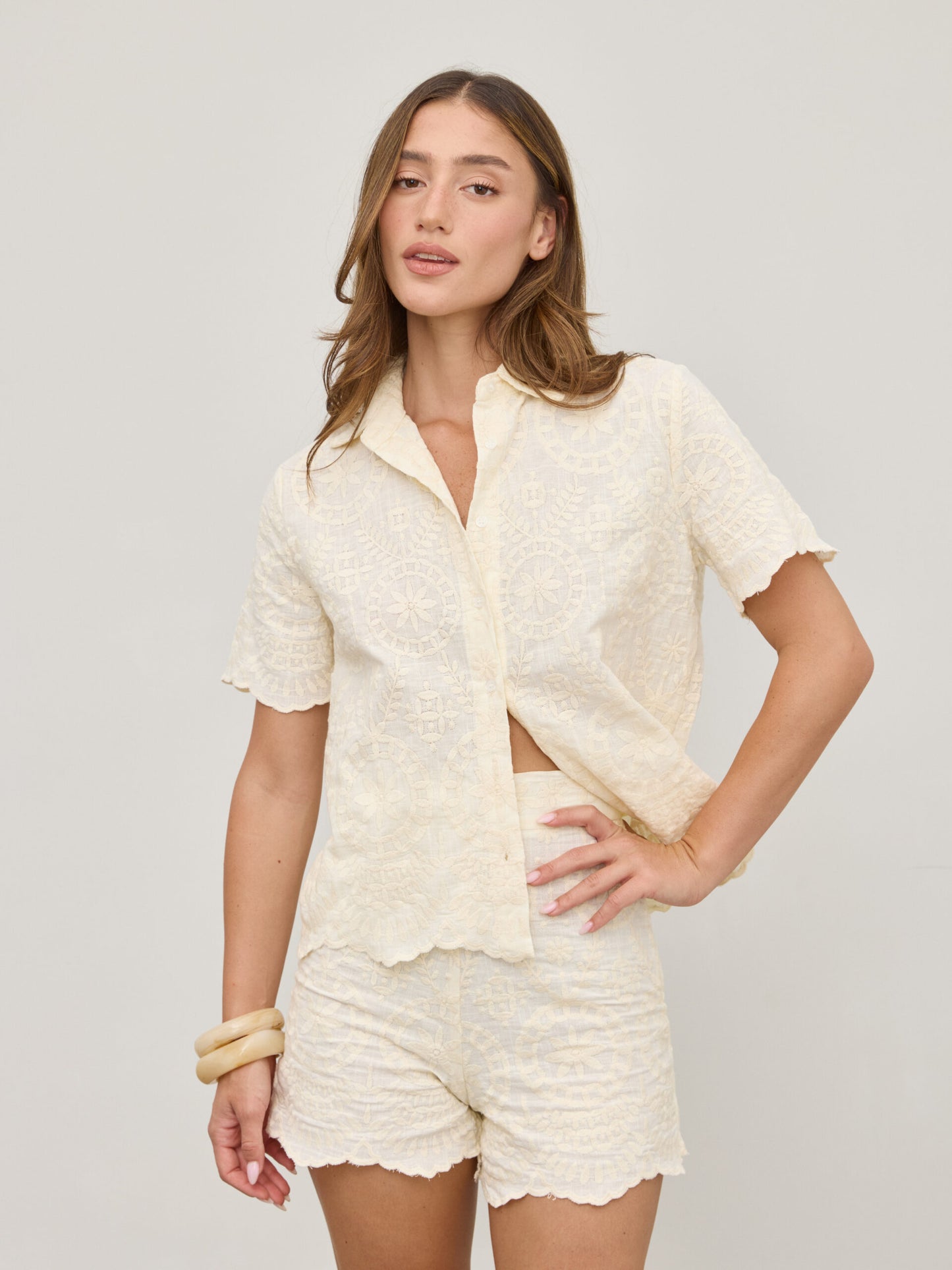 חולצה מכופתרת תחרה סופי | שמנת