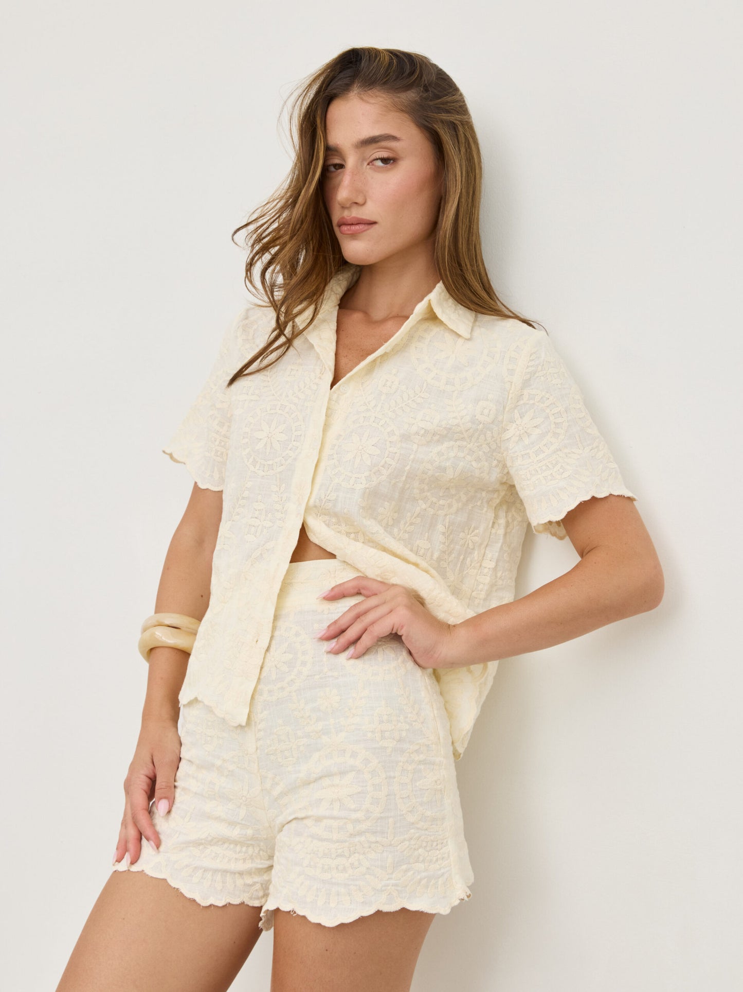 חולצה מכופתרת תחרה סופי | שמנת