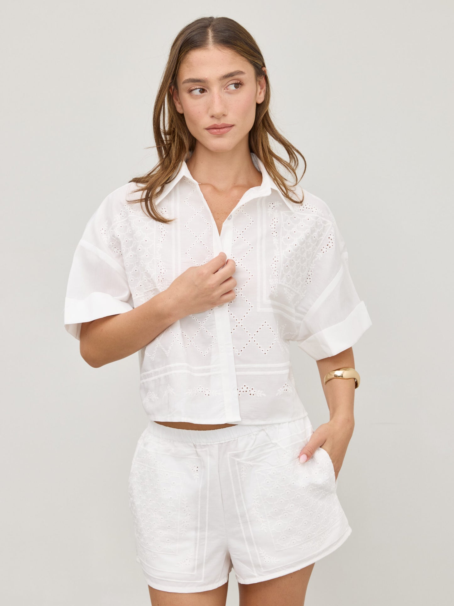 חולצת תחרה מכופתרת ואל | לבן