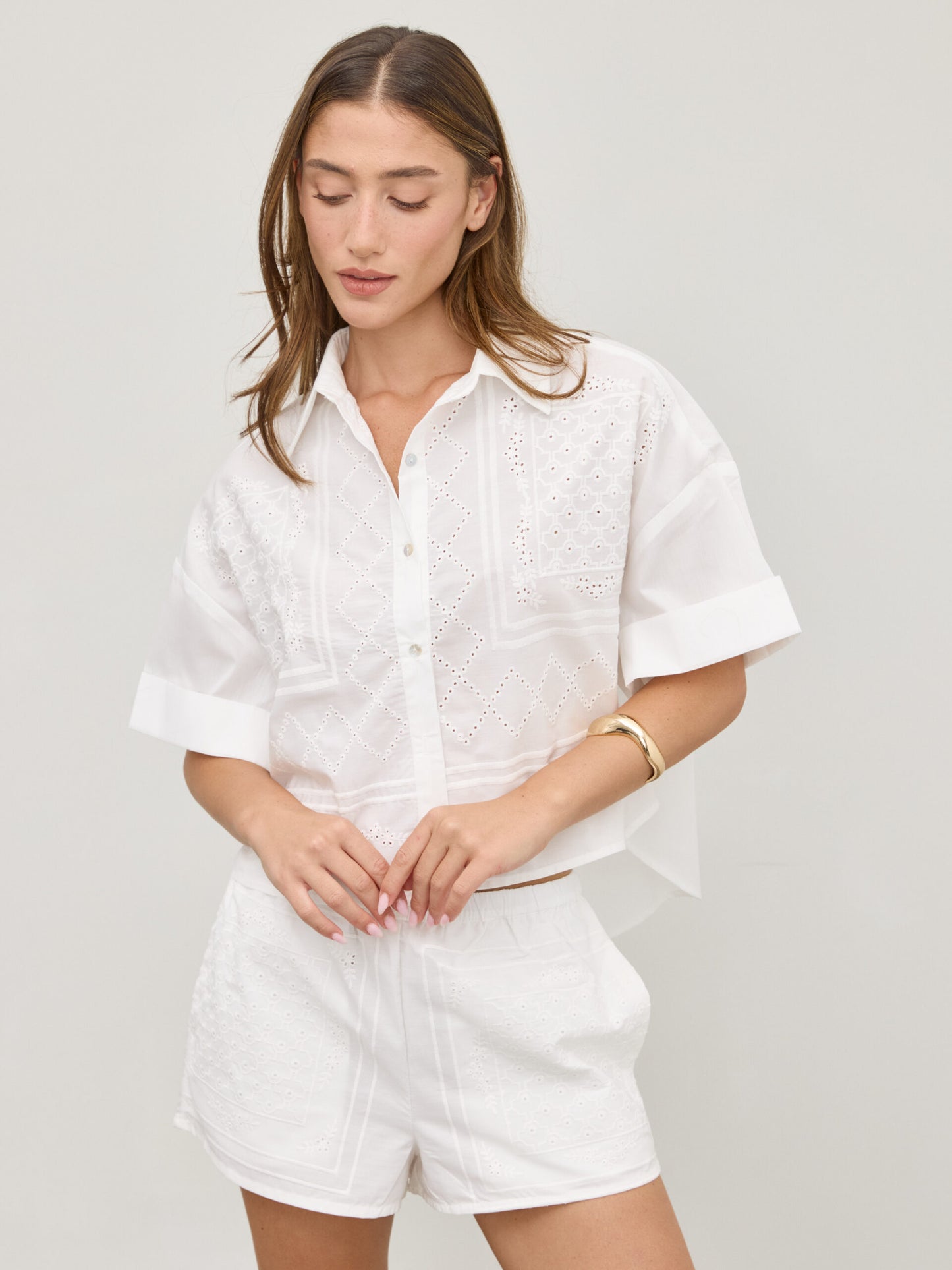 מכנסי תחרה קצרים ואל | לבן