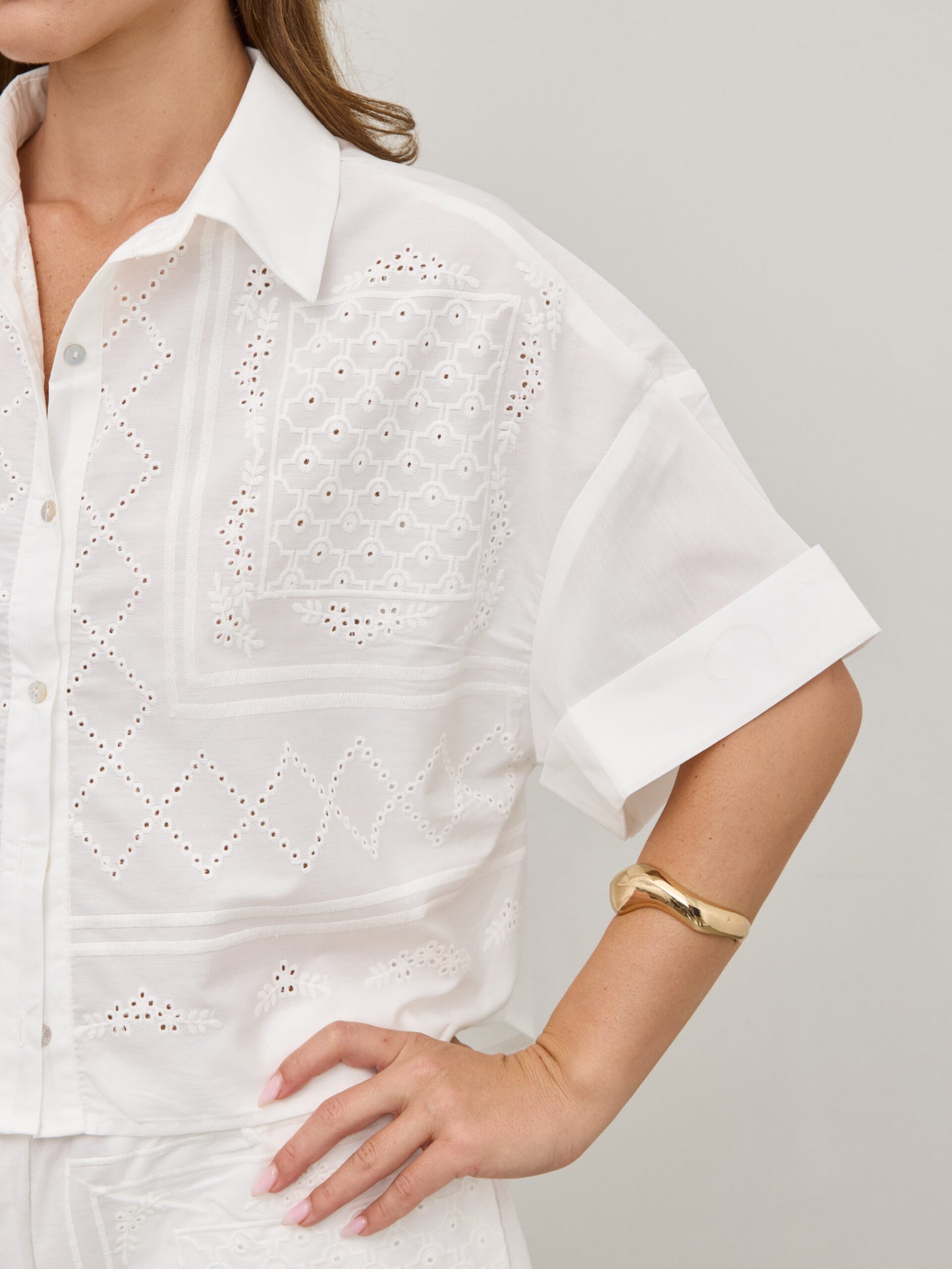 חולצת תחרה מכופתרת ואל | לבן