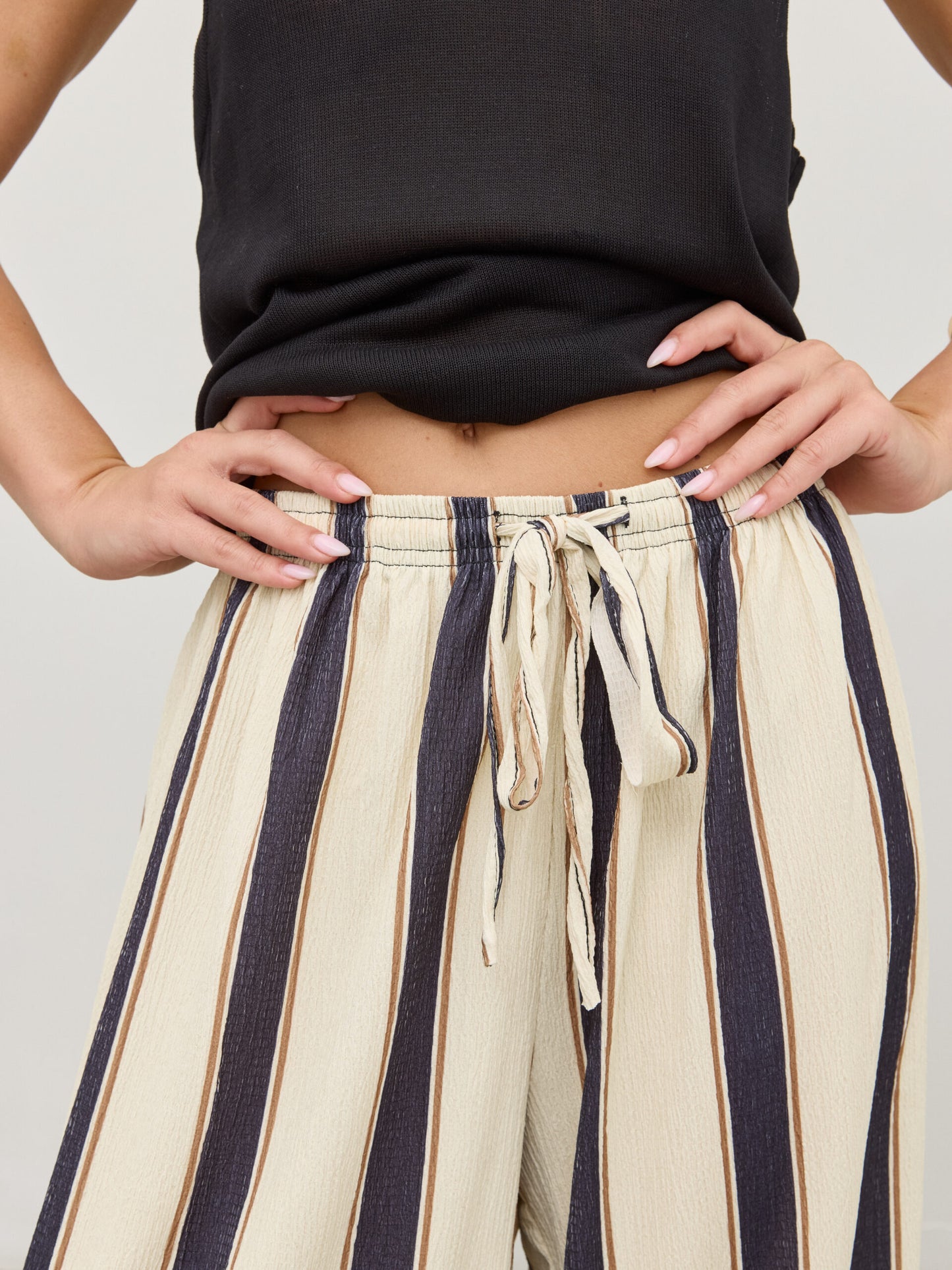 מכנסי פסים ארוכים מקסון | שחור