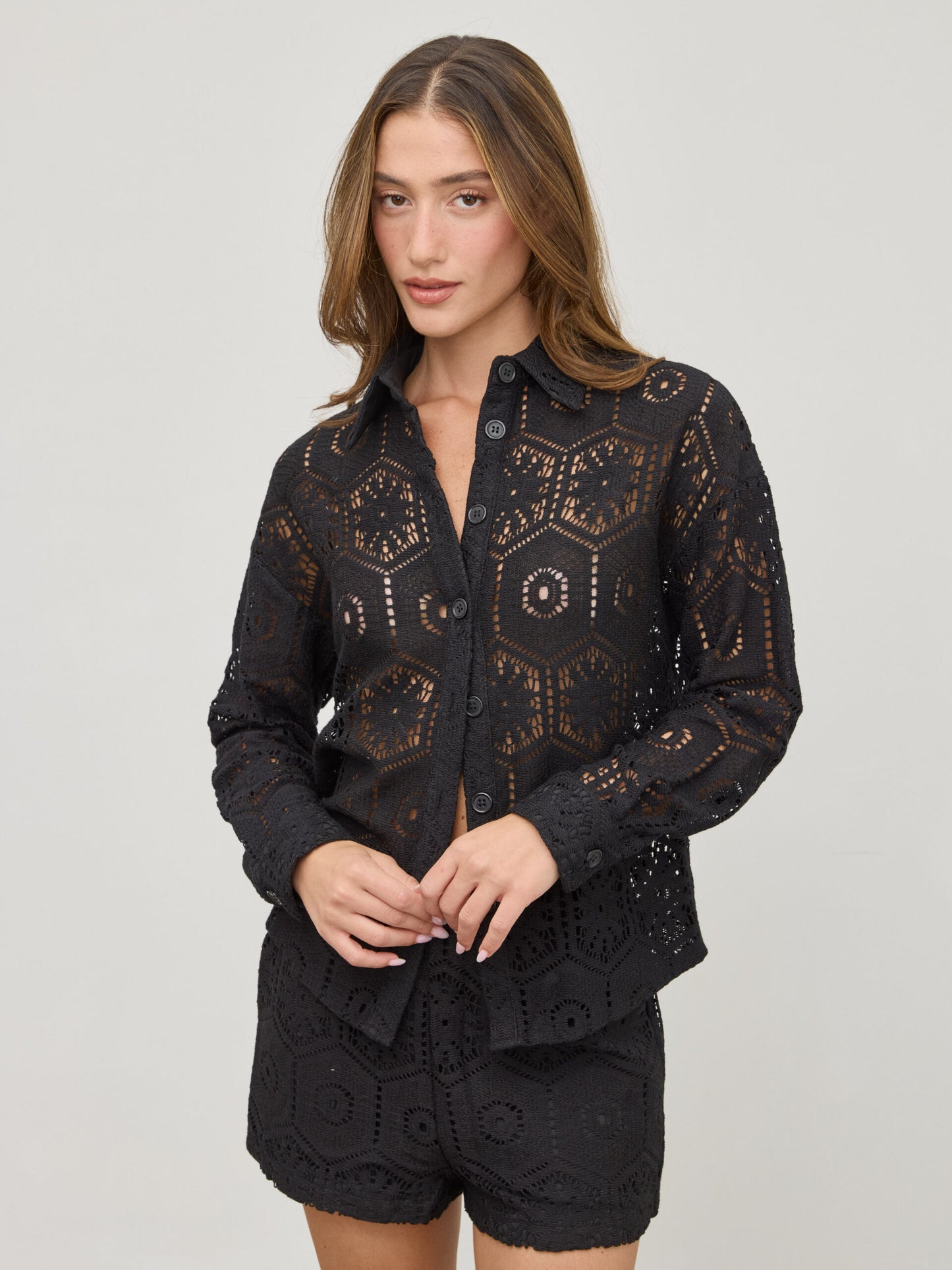 חולצת תחרה  מכופתרת דוני | שחור