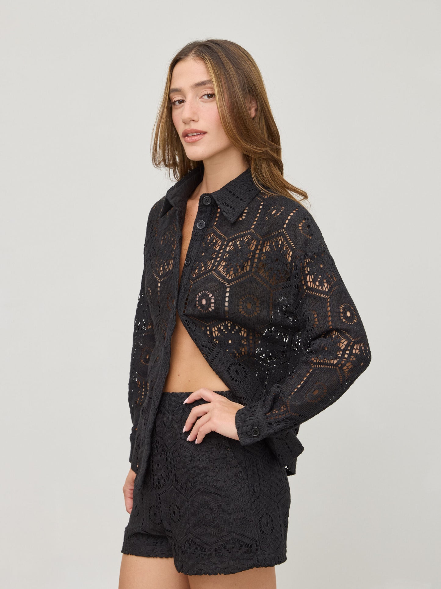 מכנסיים תחרה  קצרים דוני | שחור