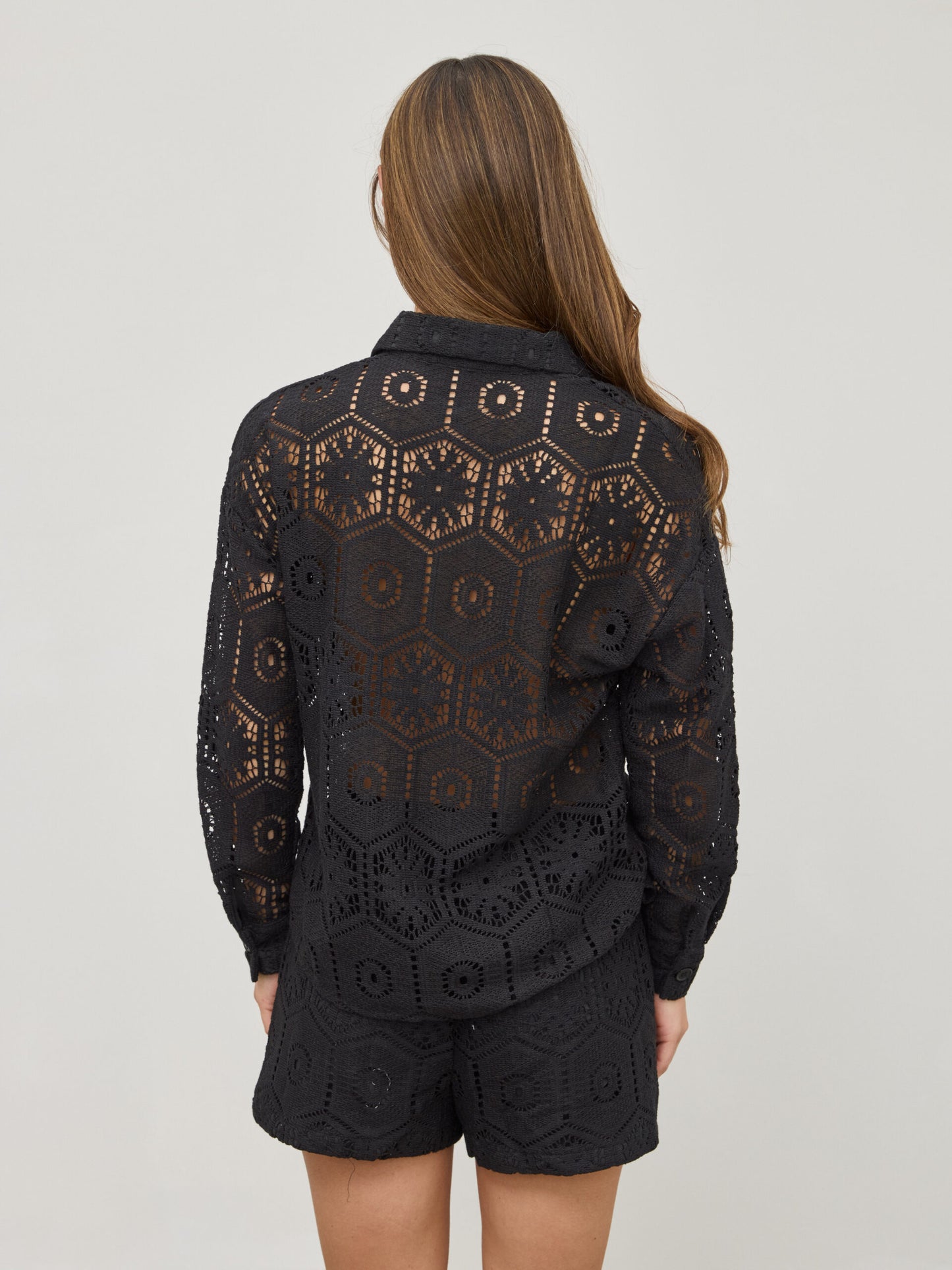 חולצת תחרה  מכופתרת דוני | שחור