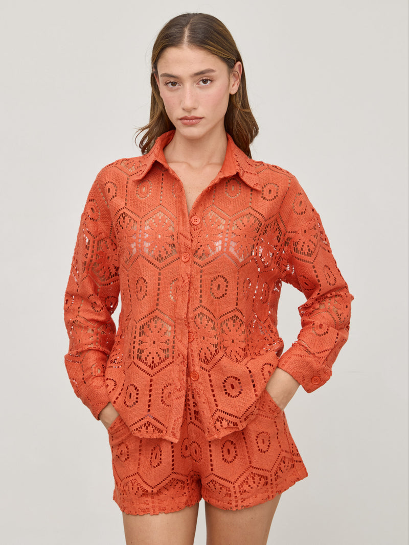 חולצת תחרה  מכופתרת דוני | חמרה