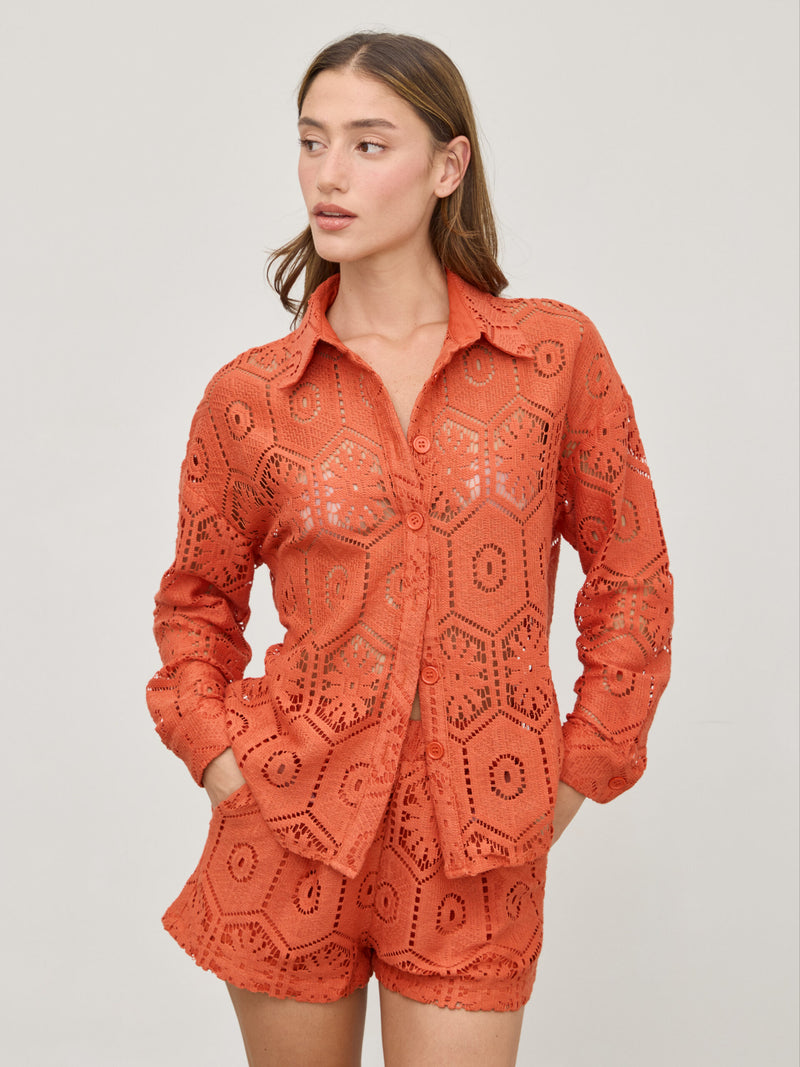 חולצת תחרה  מכופתרת דוני | חמרה