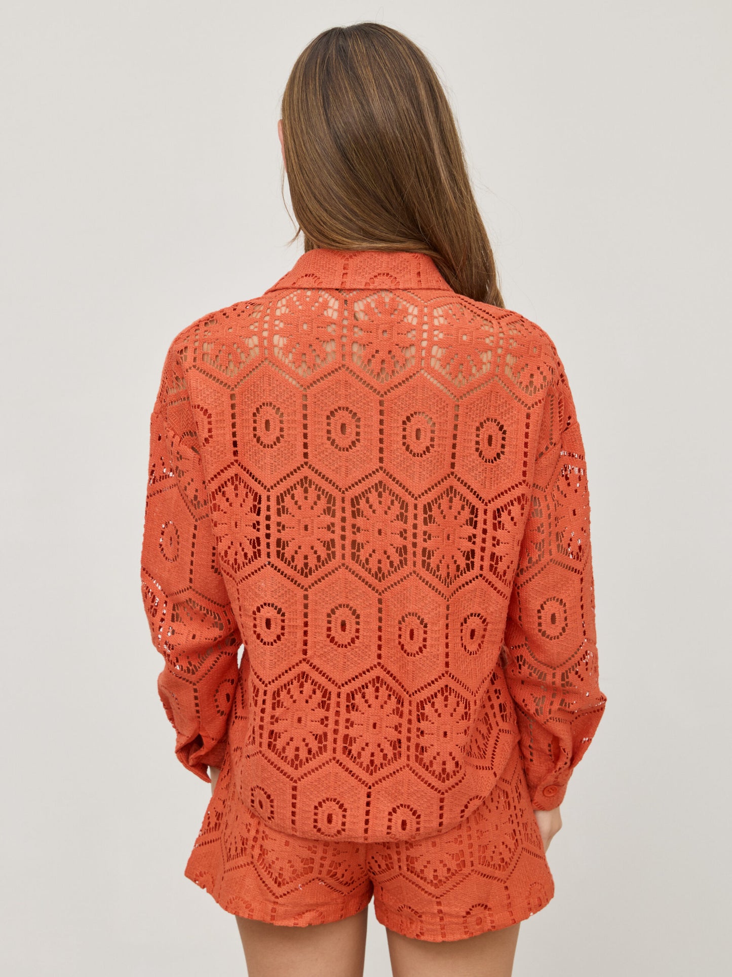 חולצת תחרה  מכופתרת דוני | חמרה