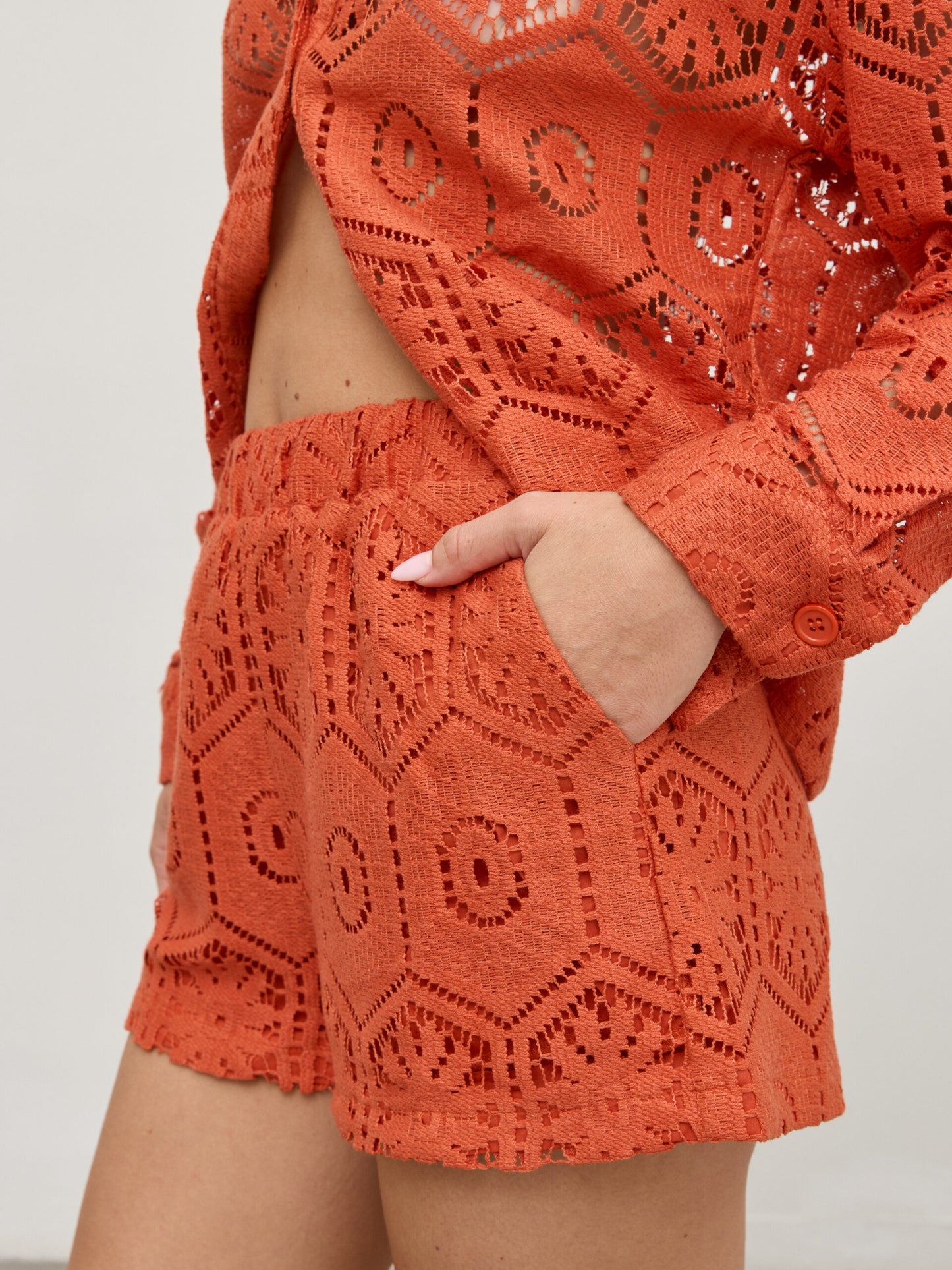 מכנסי תחרה  קצרים דוני | חמרה