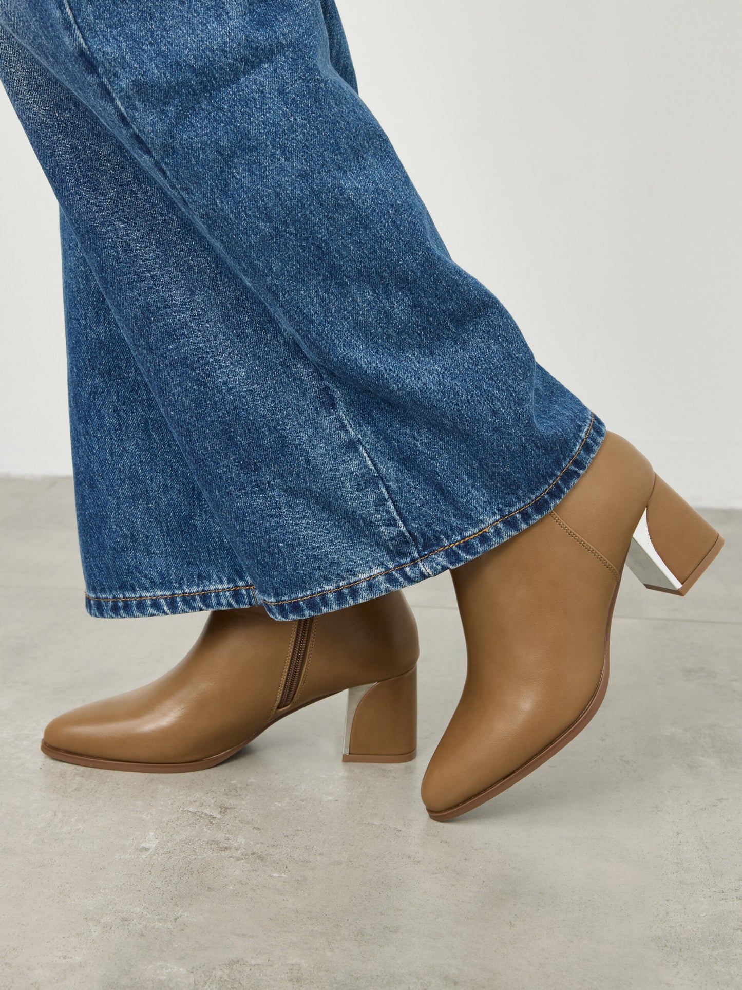 מגפוני עקב בריאנה | חאקי