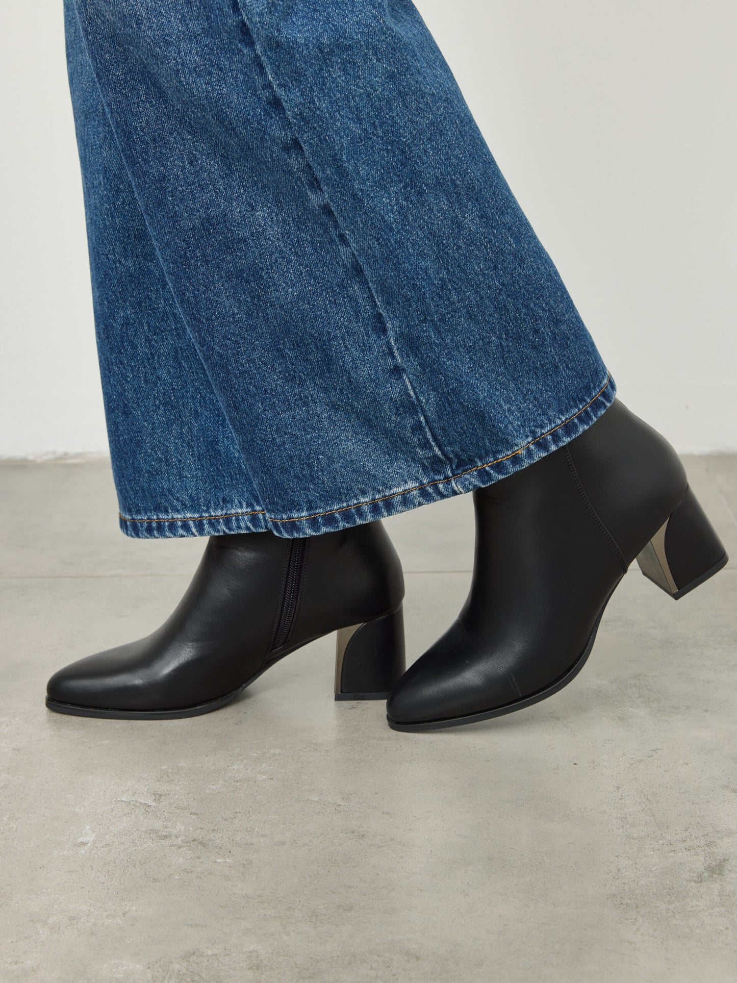 מגפוני עקב בריאנה | שחור