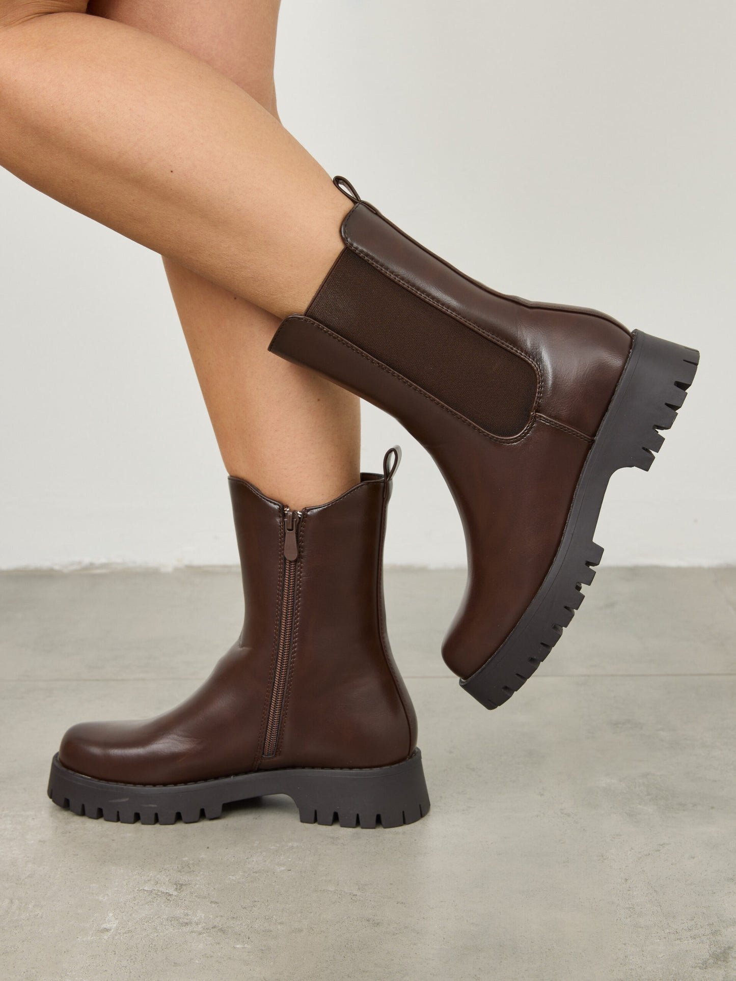 מגפוני סוליית טרקטור ריידר | חום