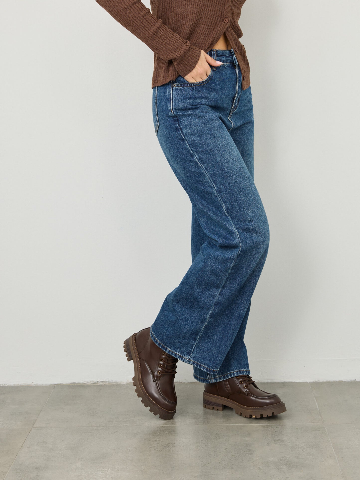 מגפי סוליית טרקטור שרוכים בילי | חום