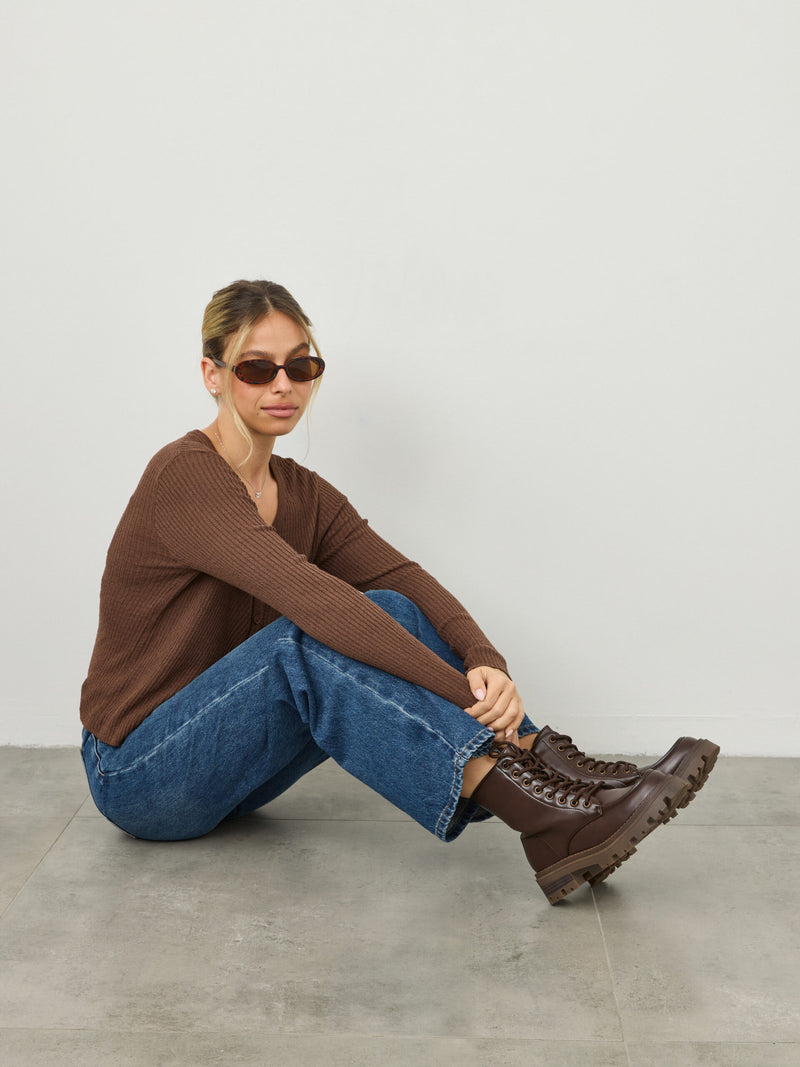 מגפי סוליית טרקטור שרוכים בילי | חום