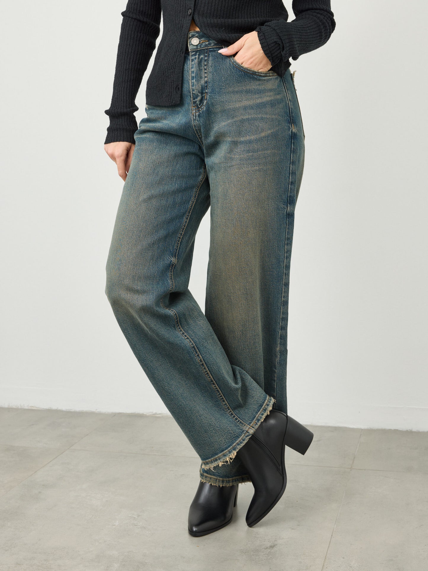 מגפוני עקב שפיץ קורה | שחור